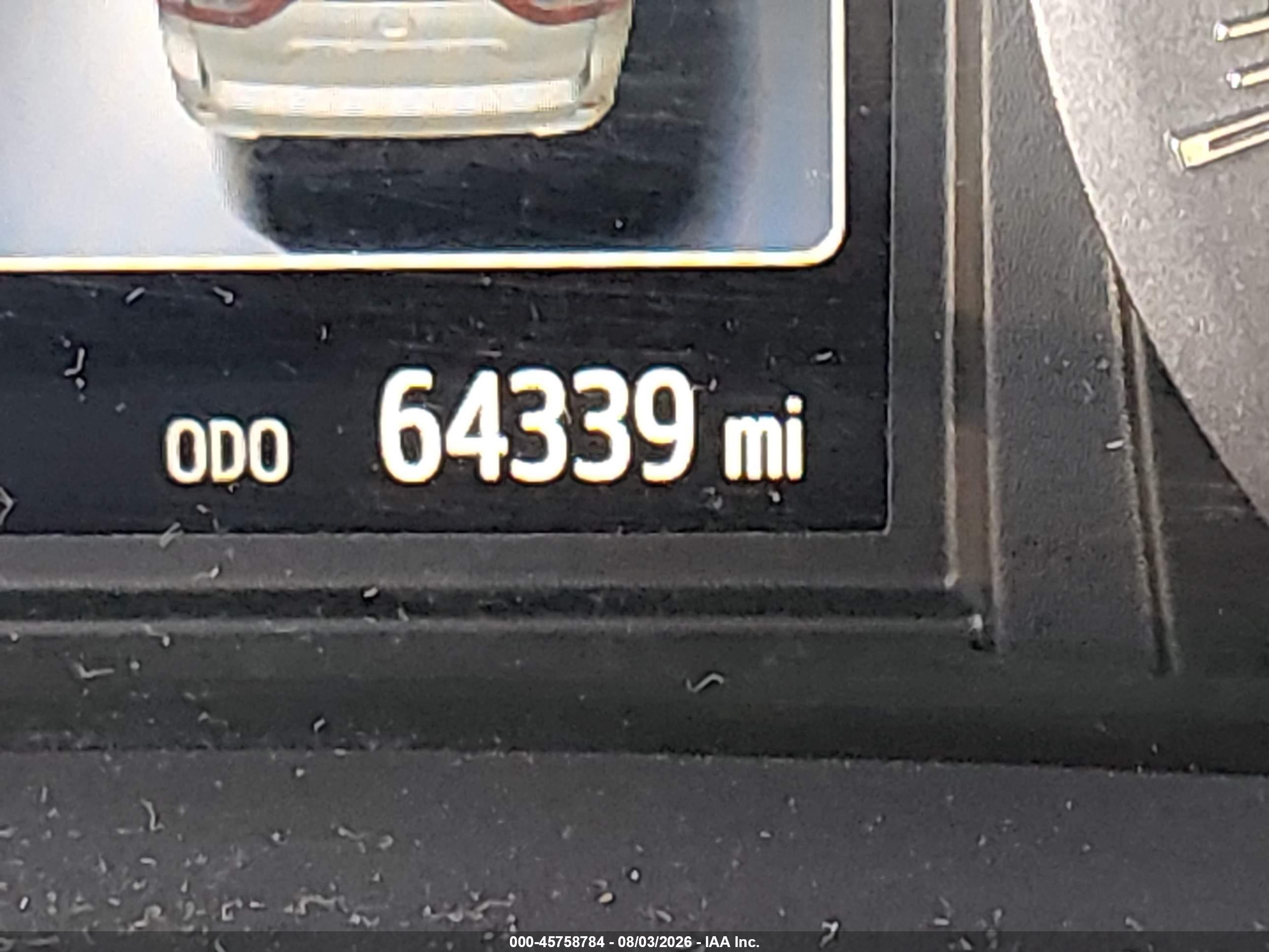 2018 Toyota Sienna Le 8-passenger White vin: 5TDKZ3DCXJS947338