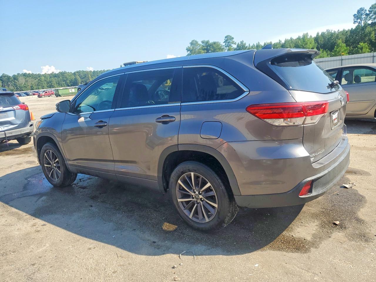 2018 Toyota Highlander Xle Gray vin: 5TDKZRFH1JS534784