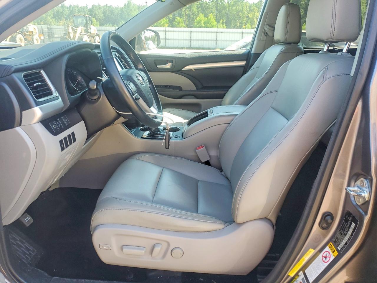 2018 Toyota Highlander Xle Gray vin: 5TDKZRFH1JS534784