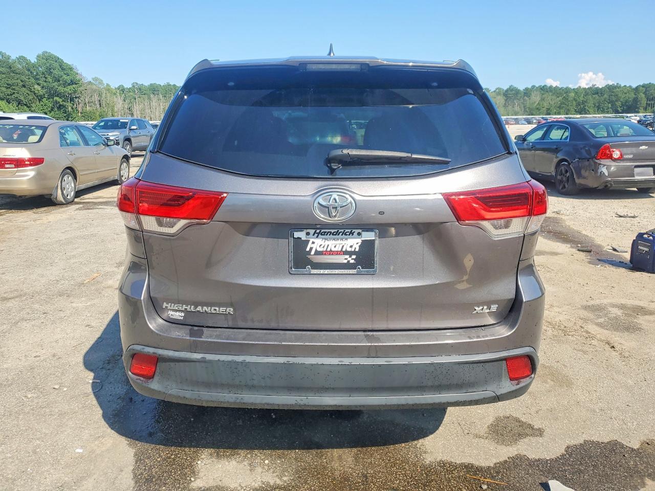 2018 Toyota Highlander Xle Gray vin: 5TDKZRFH1JS534784