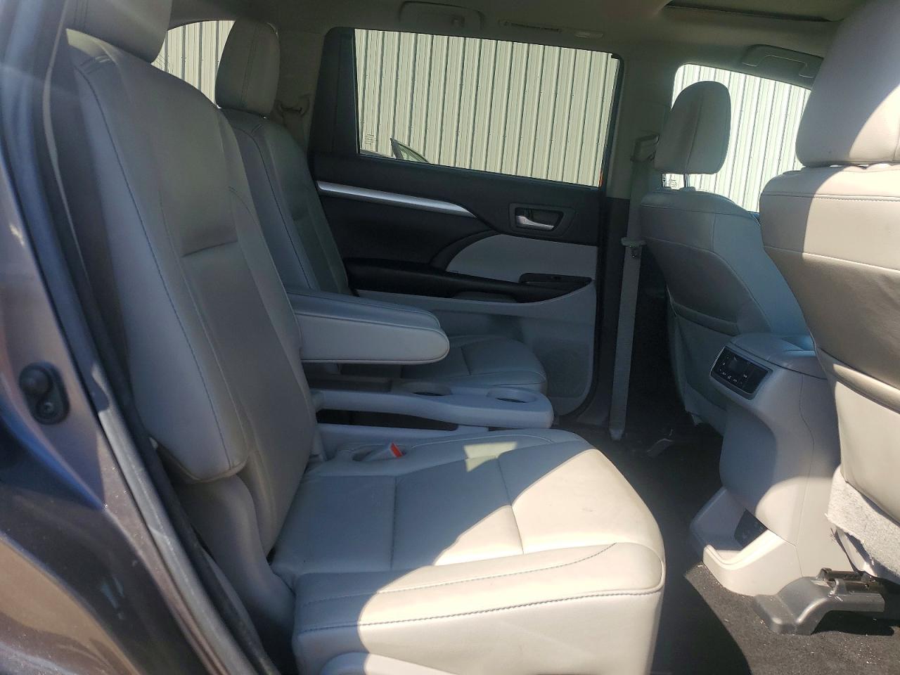 2018 Toyota Highlander Xle Gray vin: 5TDKZRFH1JS534784