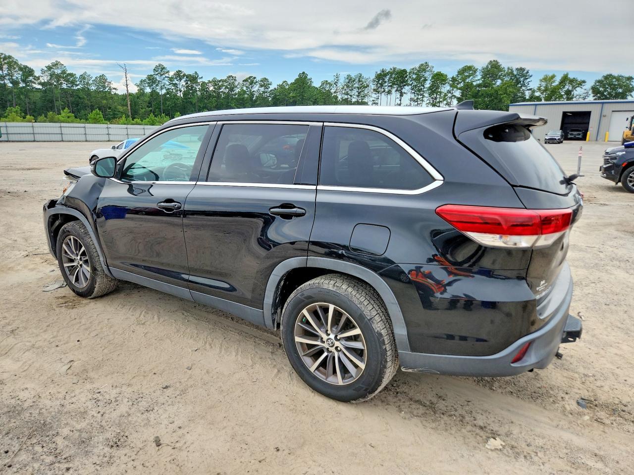 2019 Toyota Highlander Xle Black vin: 5TDKZRFH1KS561811