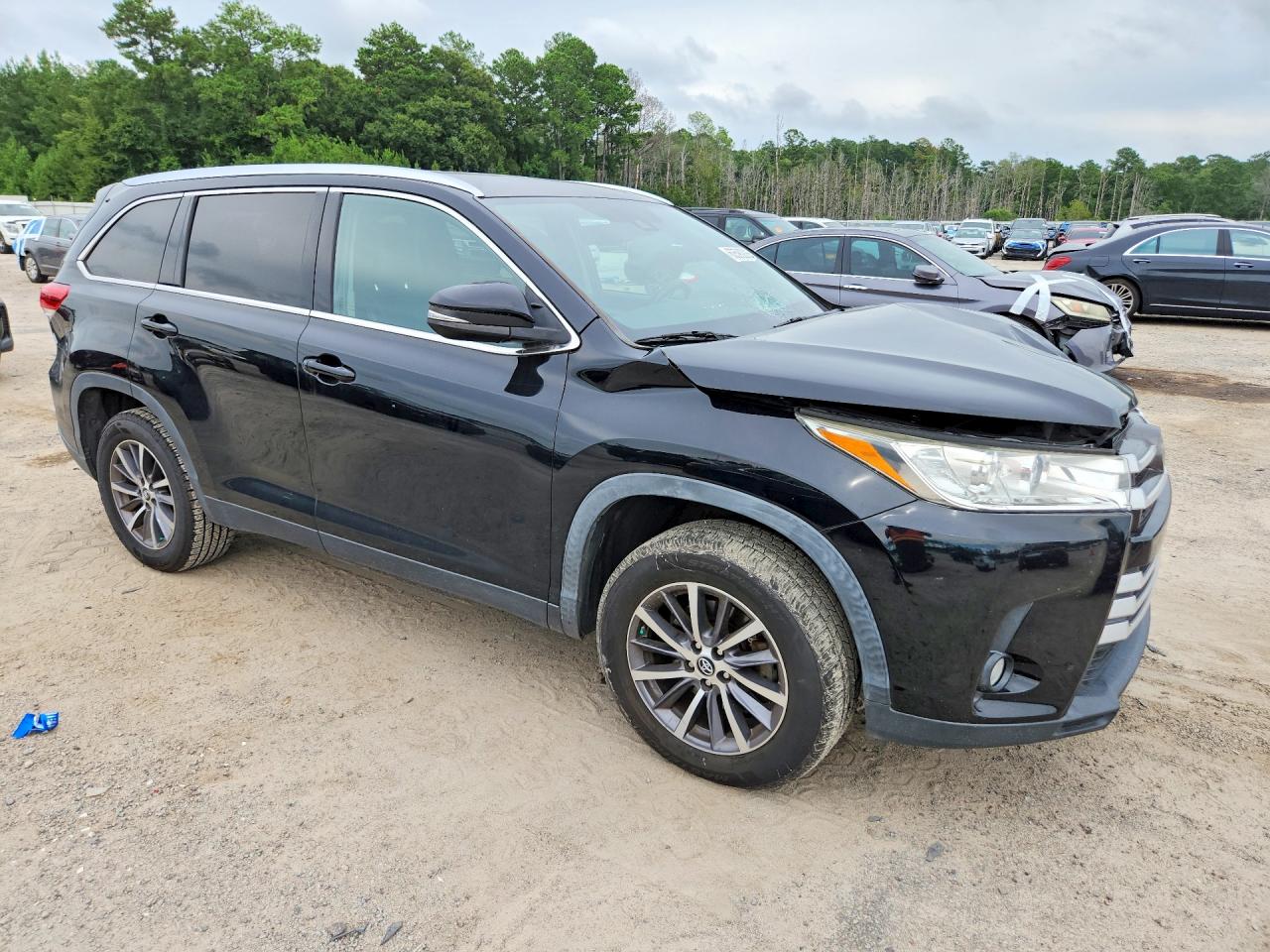 2019 Toyota Highlander Xle Black vin: 5TDKZRFH1KS561811