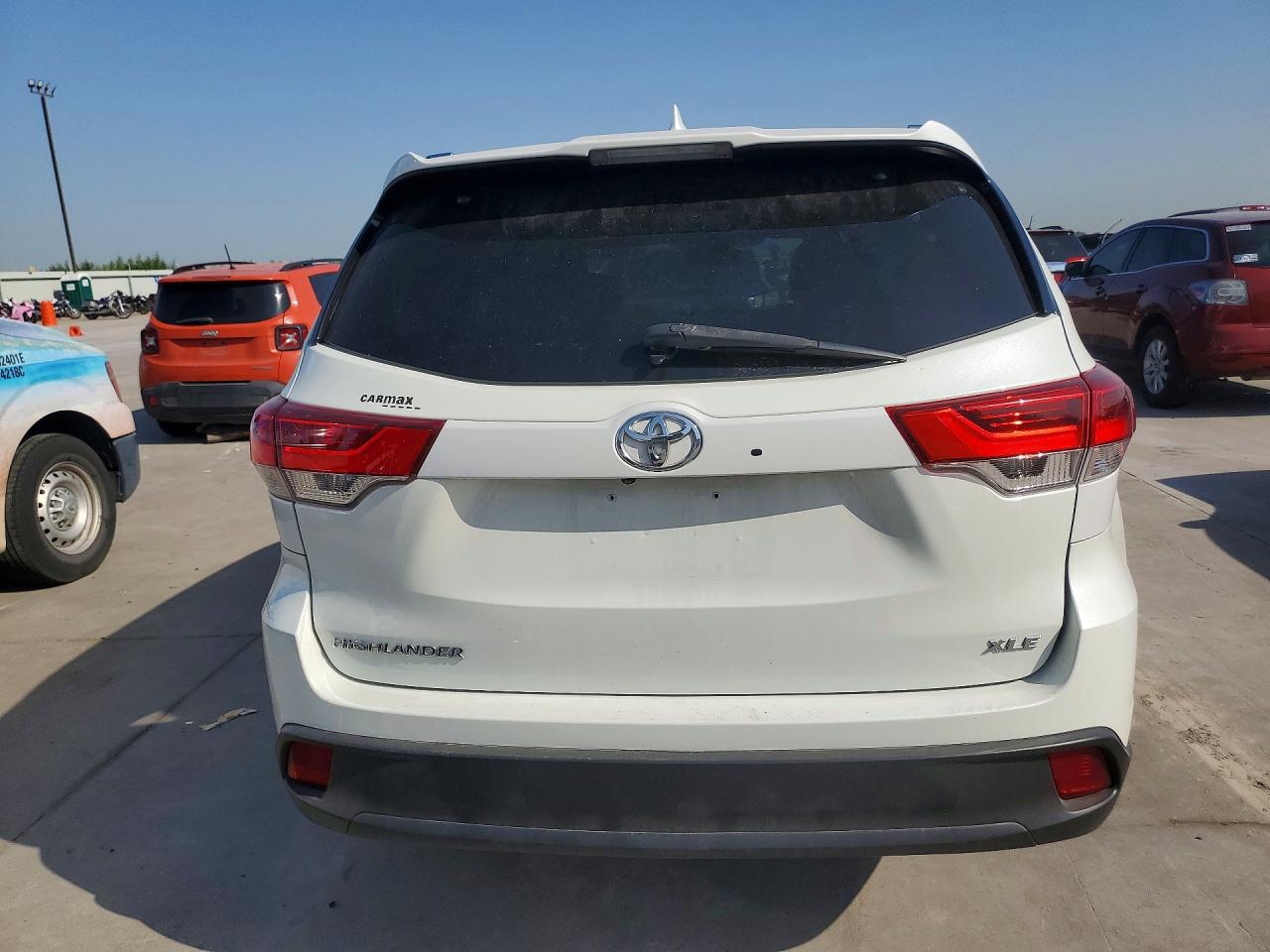 2017 Toyota Highlander Xle White vin: 5TDKZRFH2HS520919