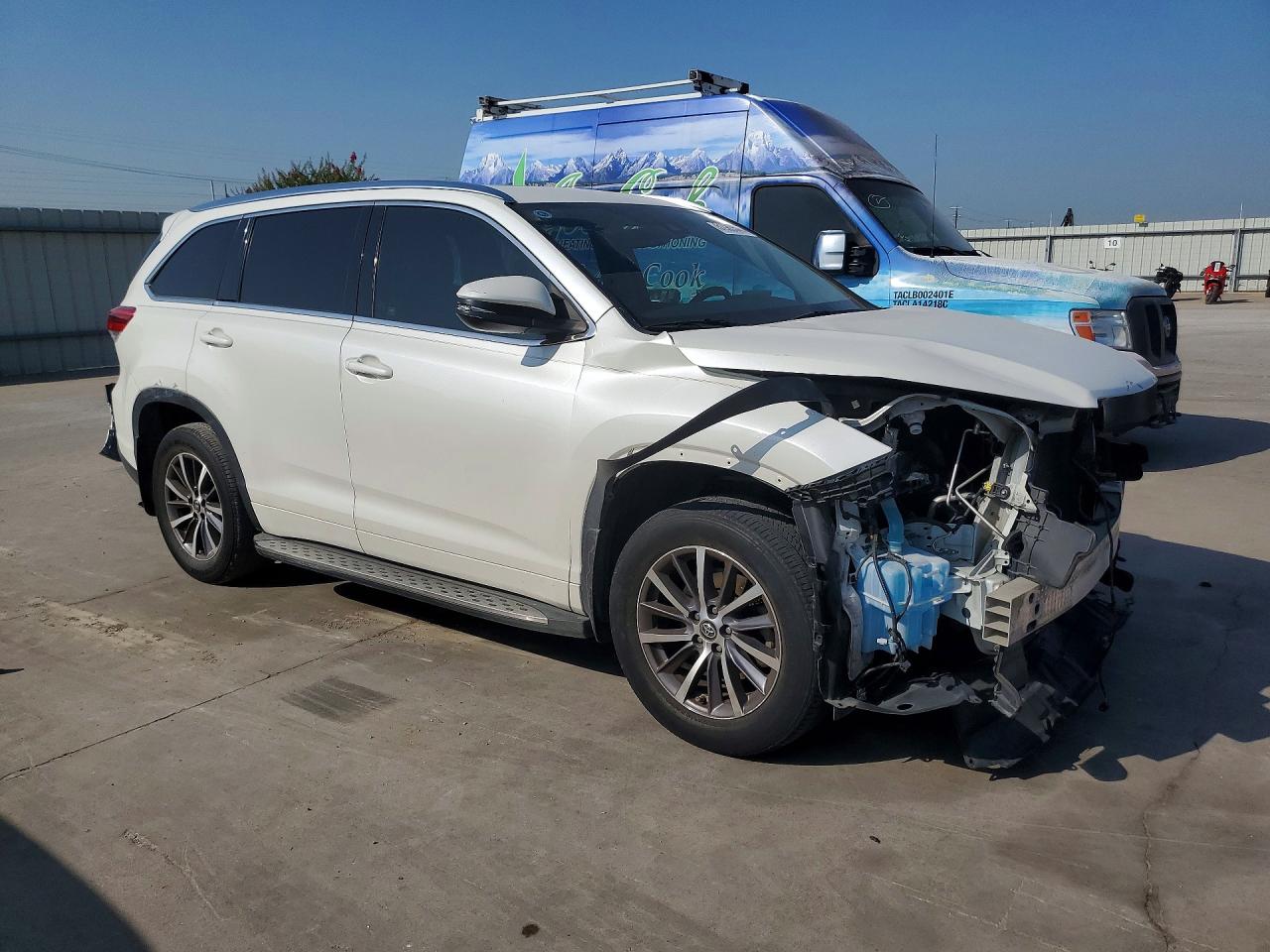 2017 Toyota Highlander Xle White vin: 5TDKZRFH2HS520919