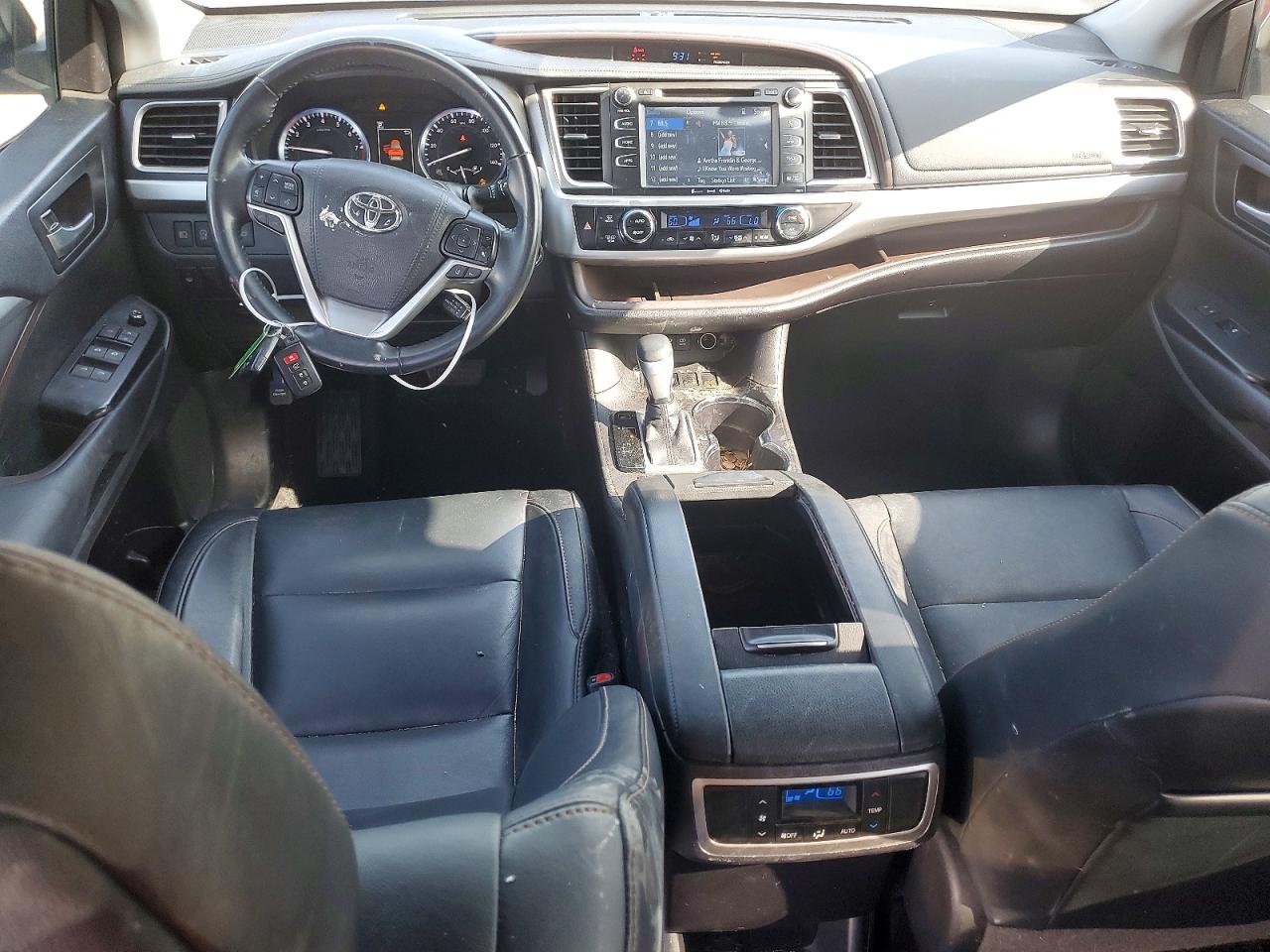 2017 Toyota Highlander Xle White vin: 5TDKZRFH2HS520919