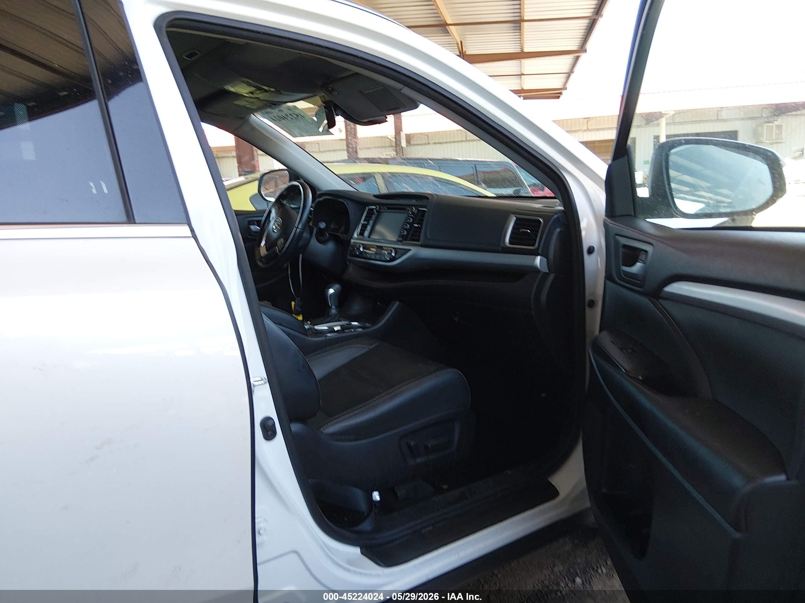 2017 Toyota Highlander Xle White vin: 5TDKZRFH4HS525992