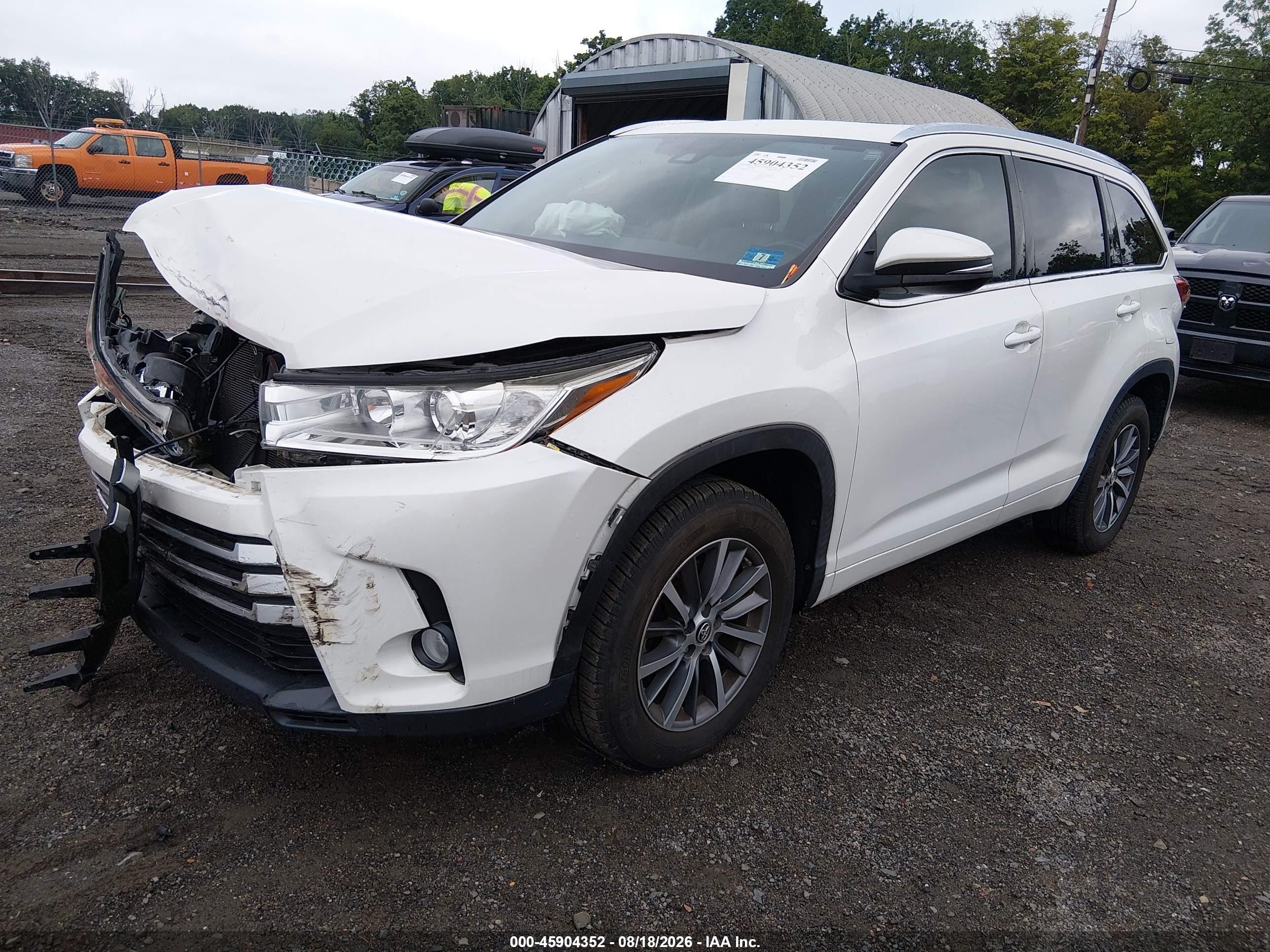 2018 Toyota Highlander Xle Белый vin: 5TDKZRFH5JS267245