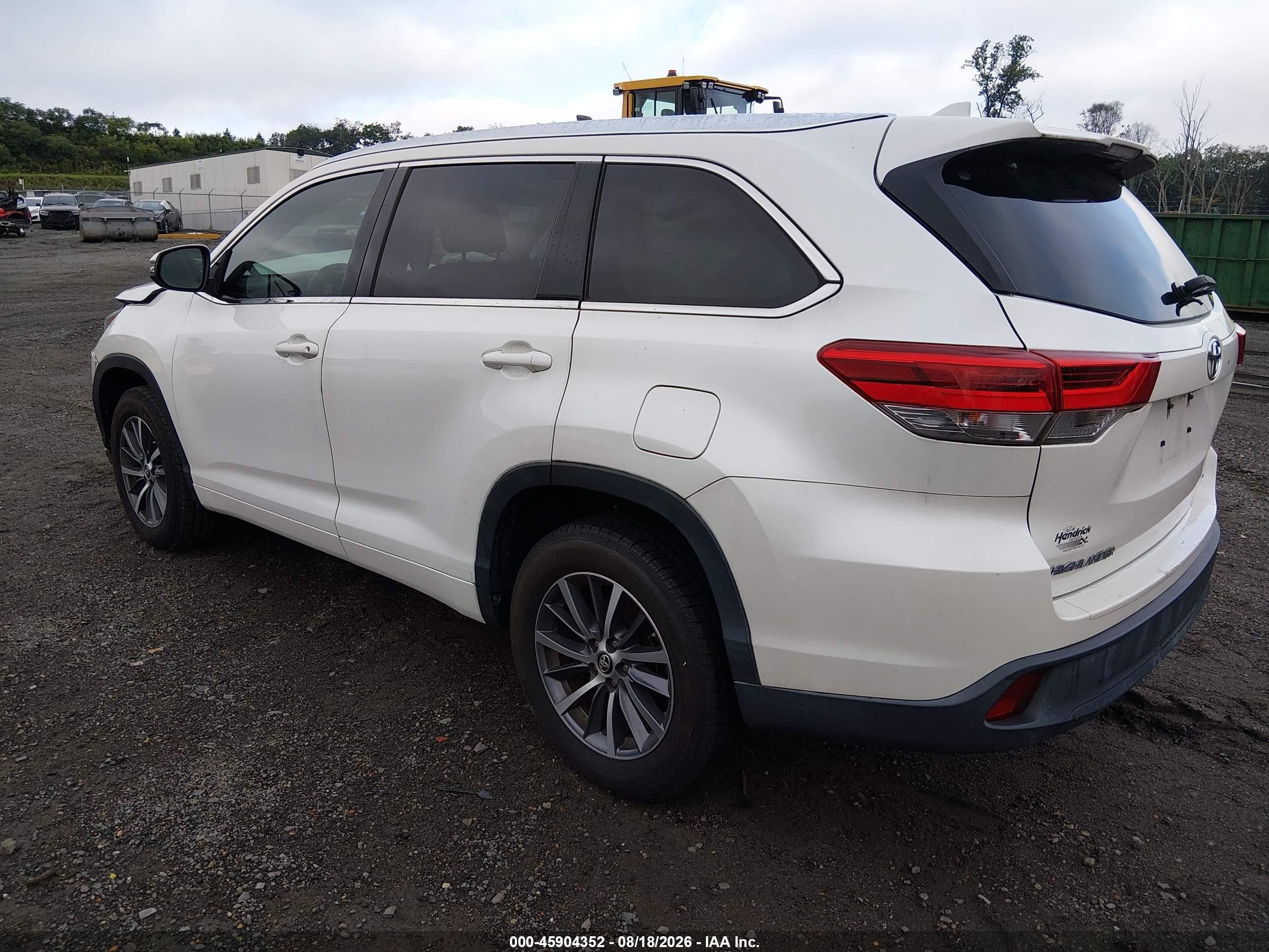 2018 Toyota Highlander Xle Белый vin: 5TDKZRFH5JS267245