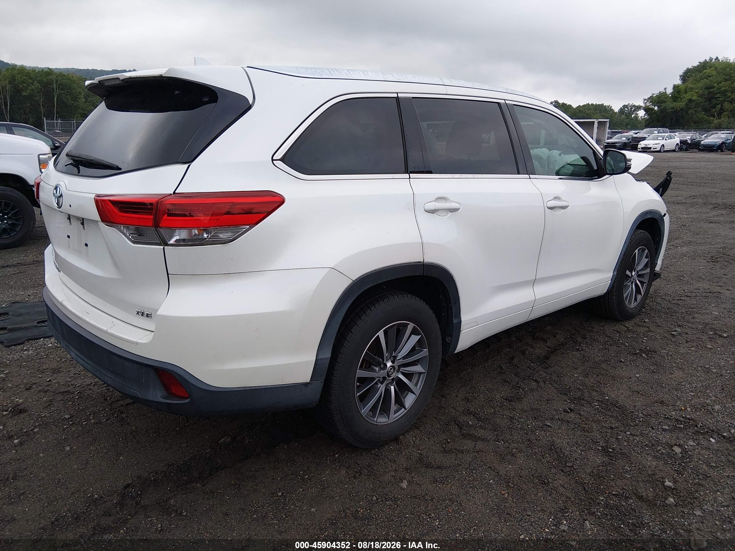 2018 Toyota Highlander Xle Белый vin: 5TDKZRFH5JS267245