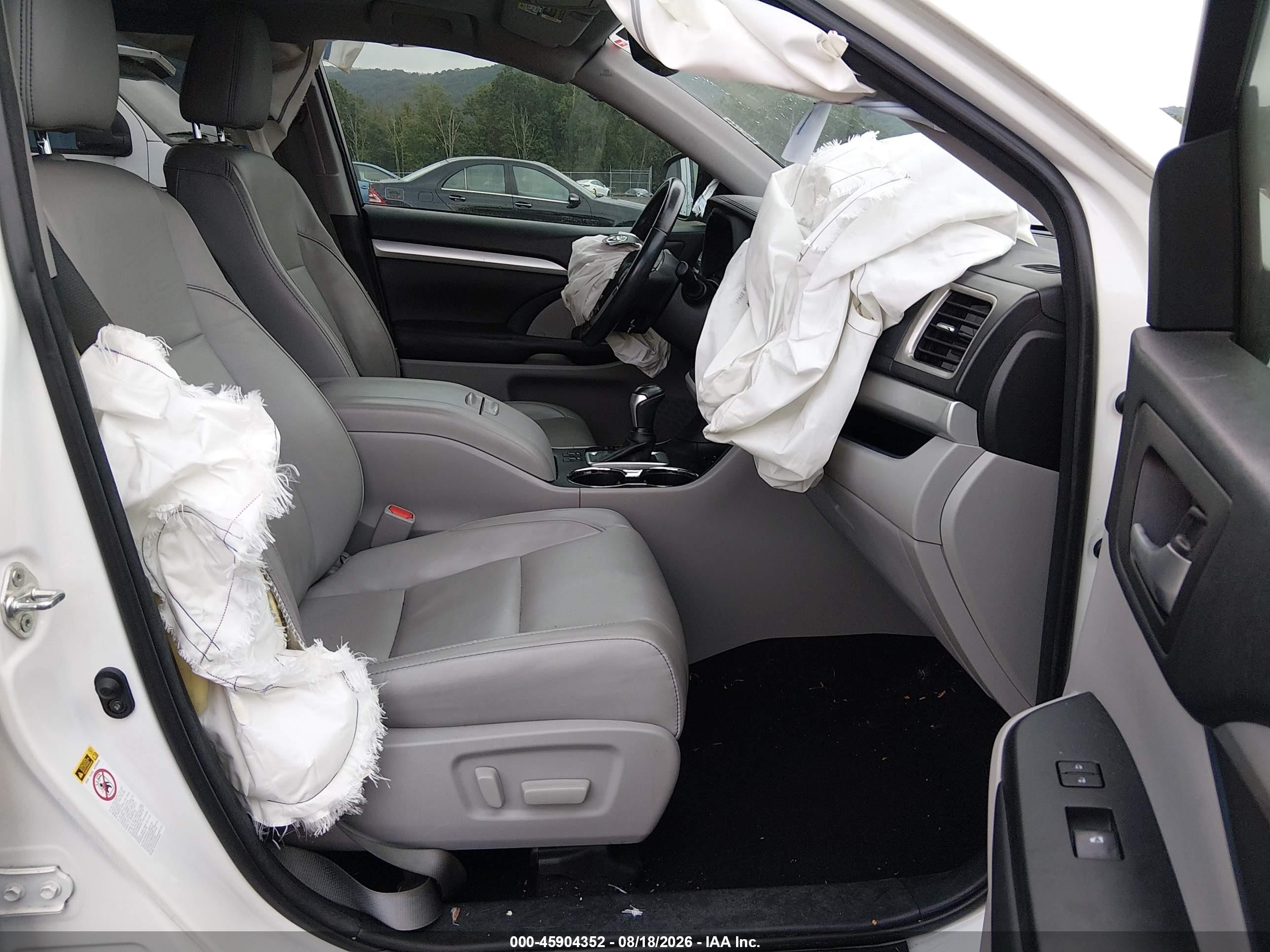 2018 Toyota Highlander Xle Белый vin: 5TDKZRFH5JS267245