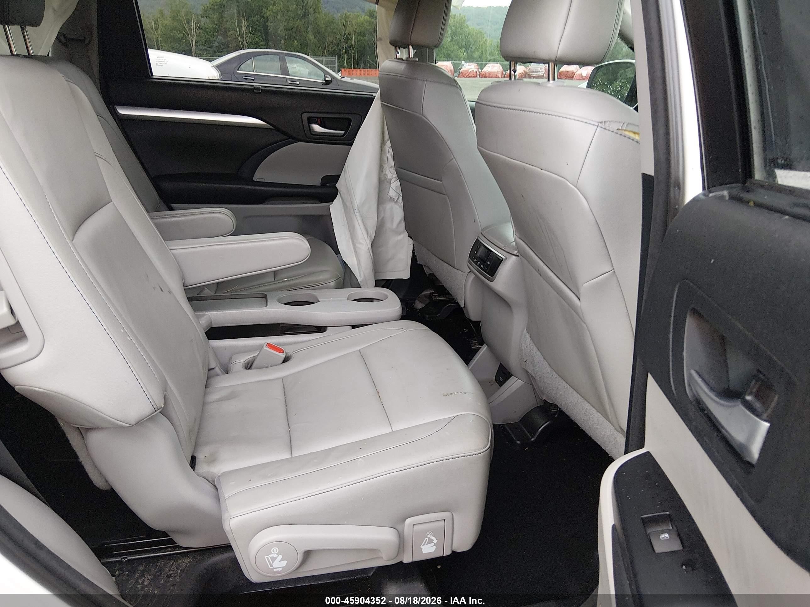 2018 Toyota Highlander Xle Белый vin: 5TDKZRFH5JS267245