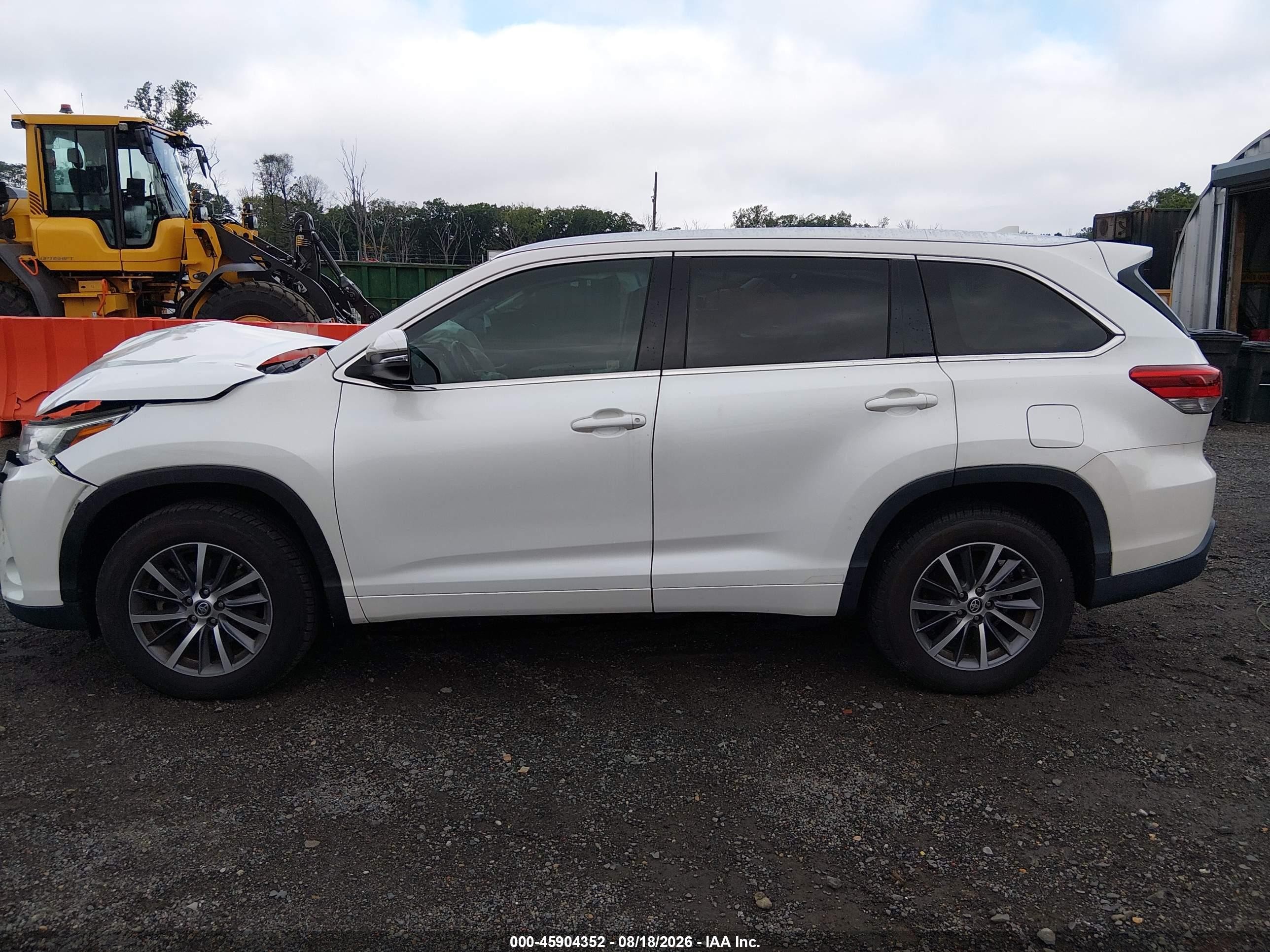 2018 Toyota Highlander Xle Белый vin: 5TDKZRFH5JS267245