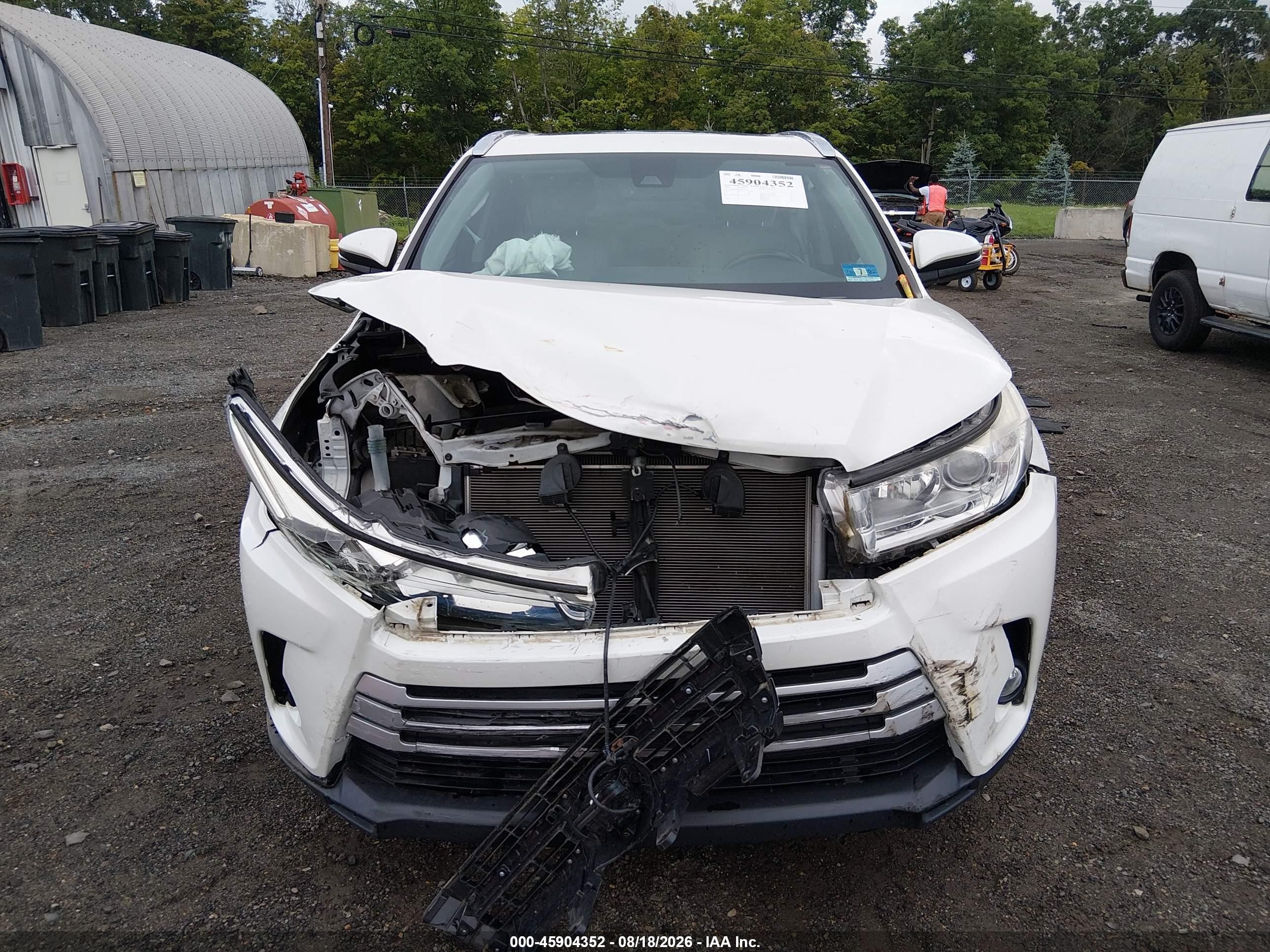2018 Toyota Highlander Xle Белый vin: 5TDKZRFH5JS267245