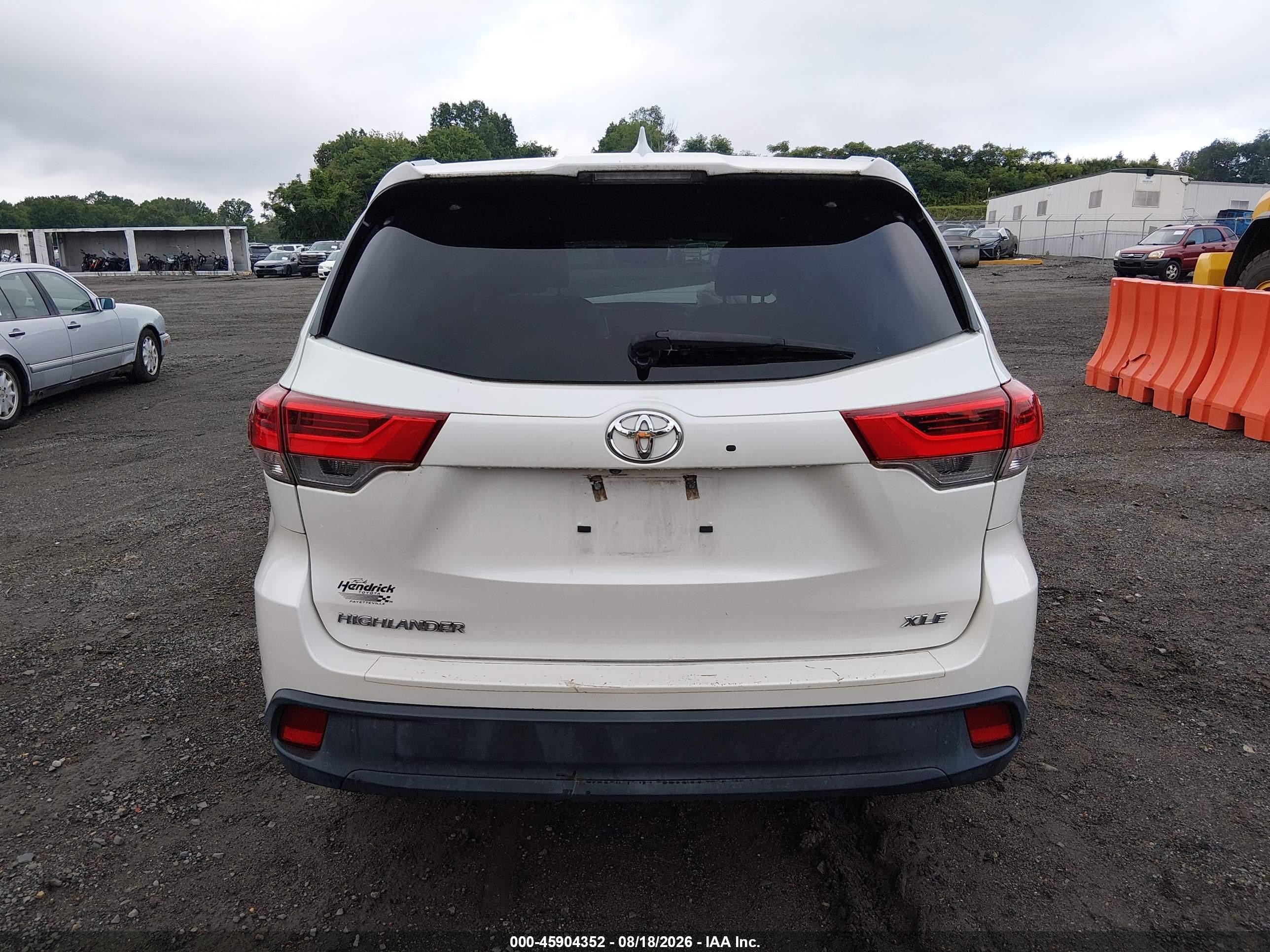 2018 Toyota Highlander Xle Белый vin: 5TDKZRFH5JS267245