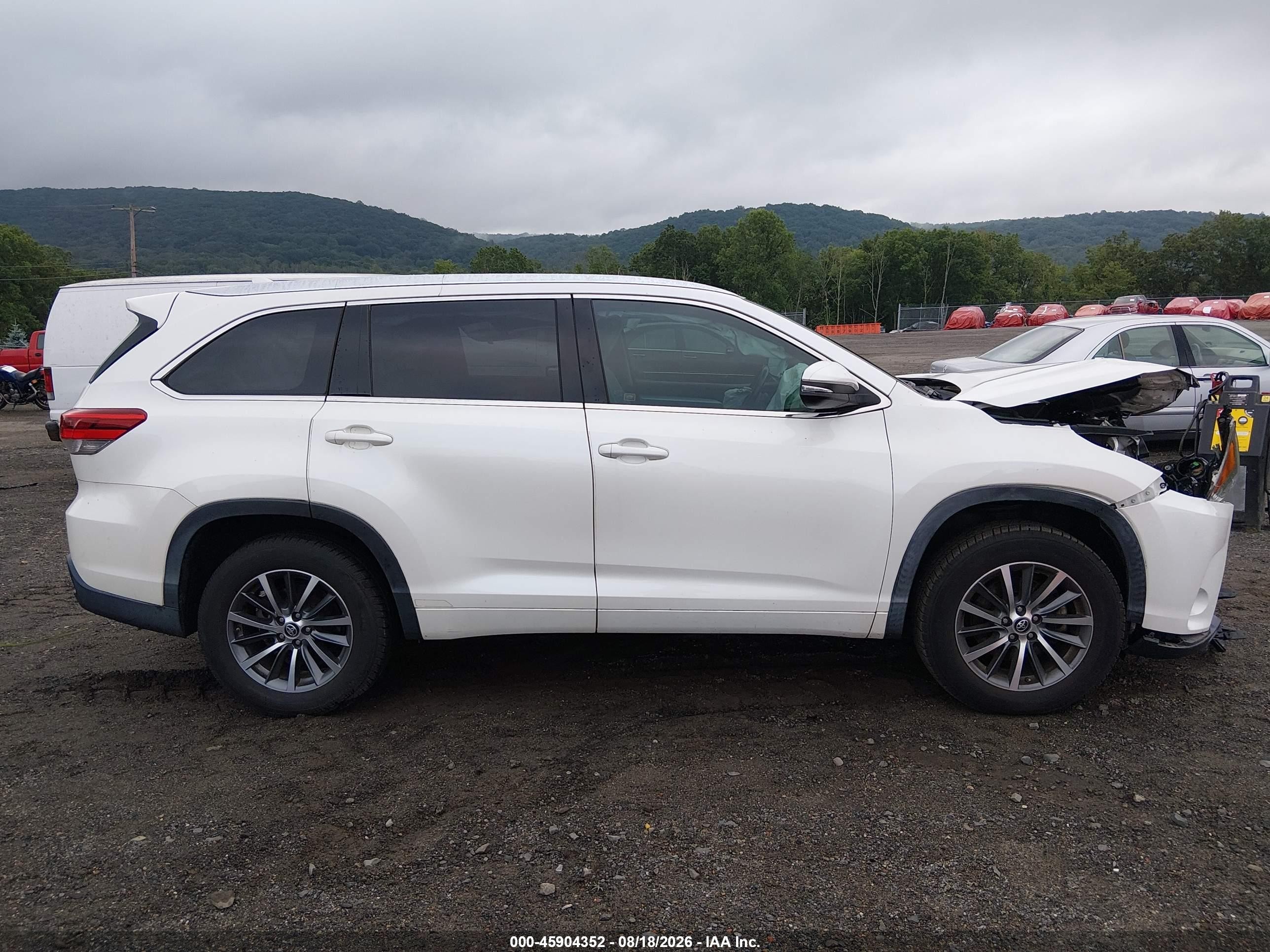 2018 Toyota Highlander Xle Белый vin: 5TDKZRFH5JS267245