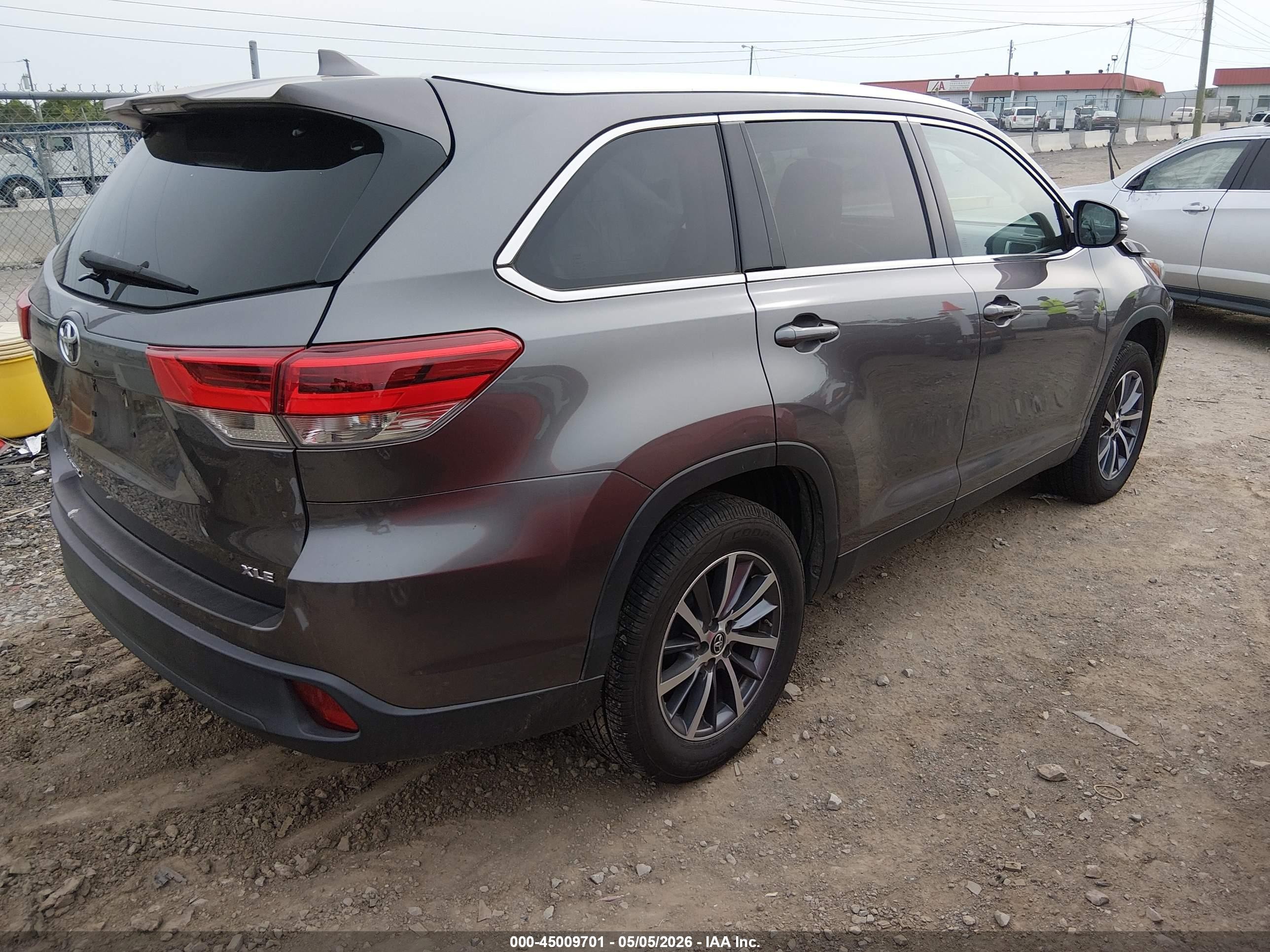 2019 Toyota Highlander Xle Серый vin: 5TDKZRFH7KS553096