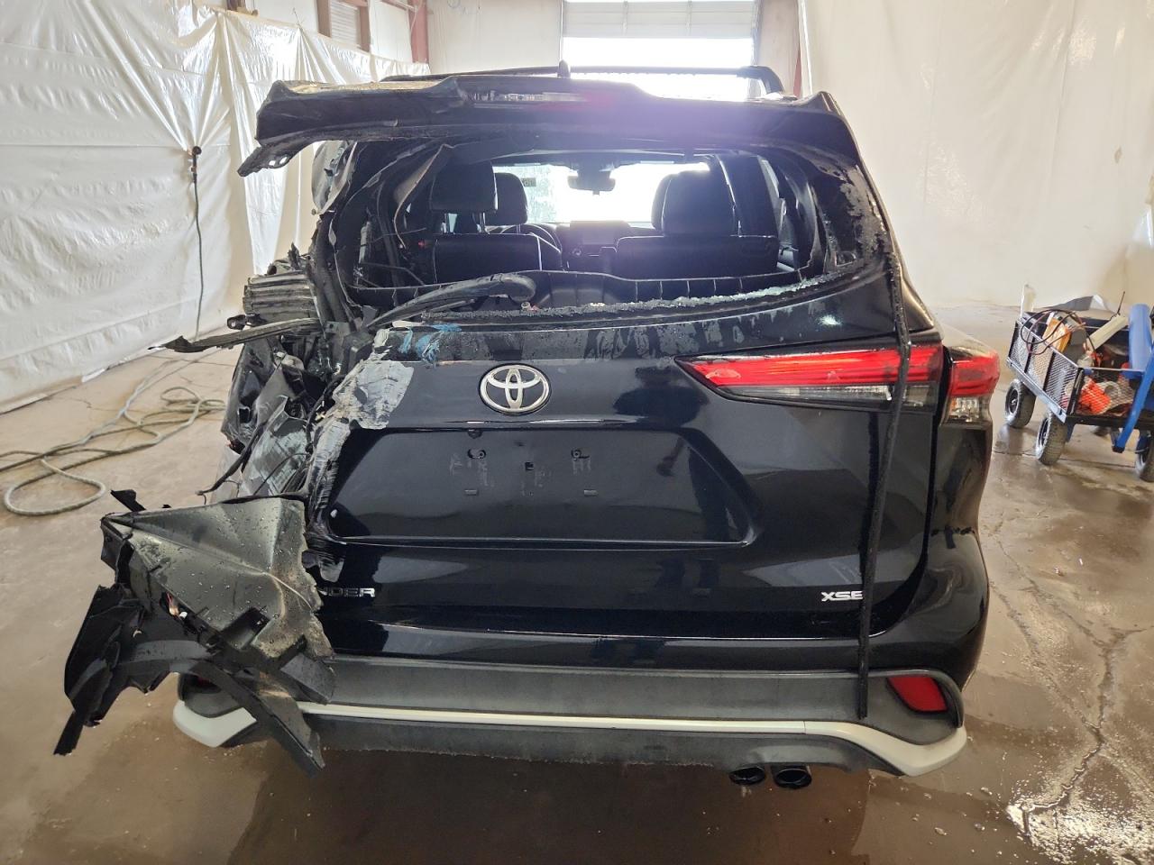 2022 Toyota Highlander Xse Black vin: 5TDLZRAH5NS110655 Damage: Rear Bumper/Cover, Broken, Replacement Required