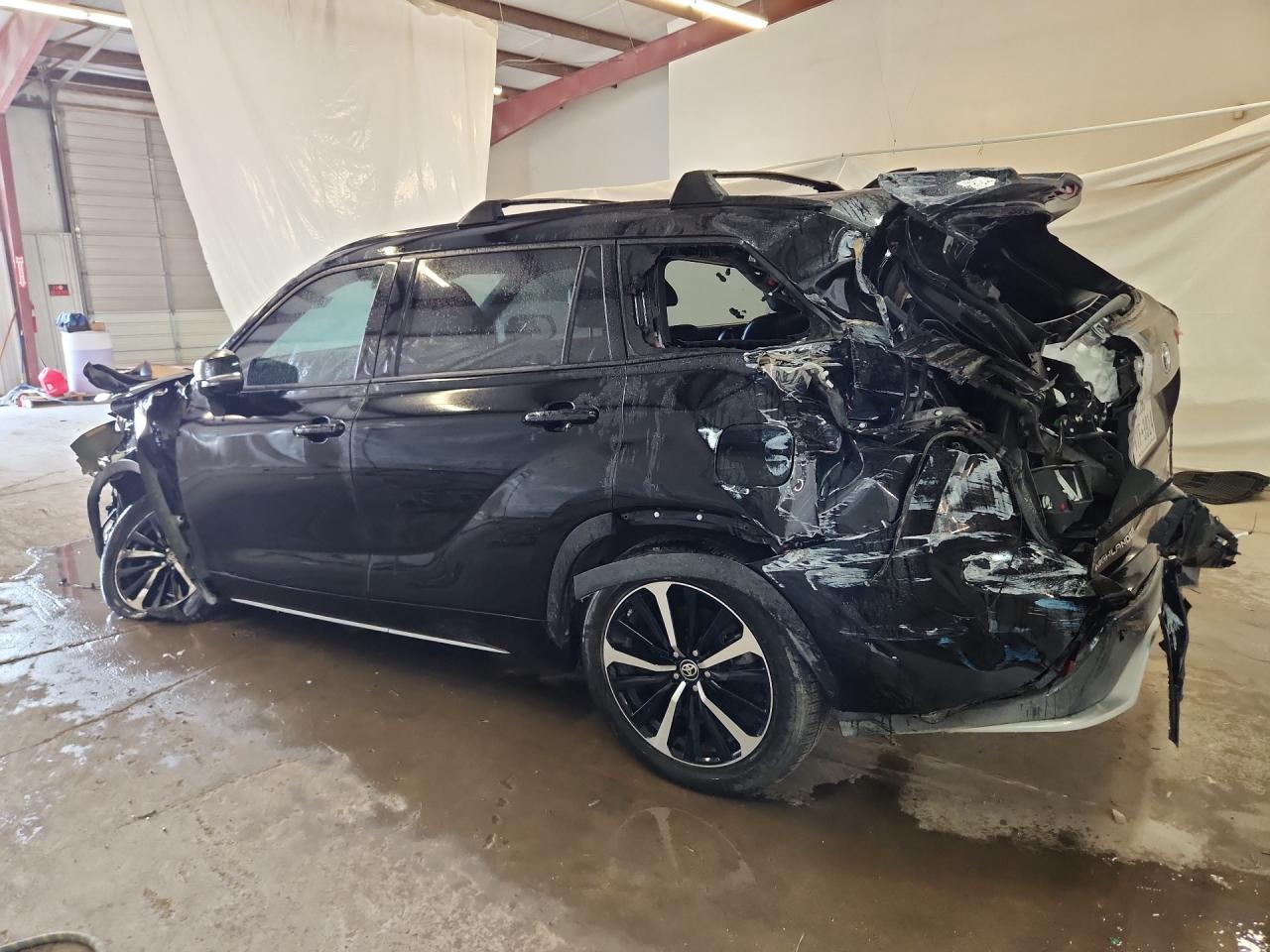 2022 Toyota Highlander Xse Black vin: 5TDLZRAH5NS110655 Damage: Left Qtr Panel, Severe Damage, Replacement Required