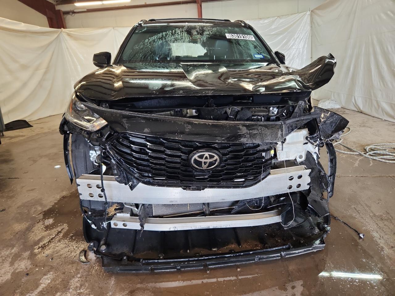 2022 Toyota Highlander Xse Black vin: 5TDLZRAH5NS110655 Damage: Front Bumper/Cover, Broken, Replacement Required