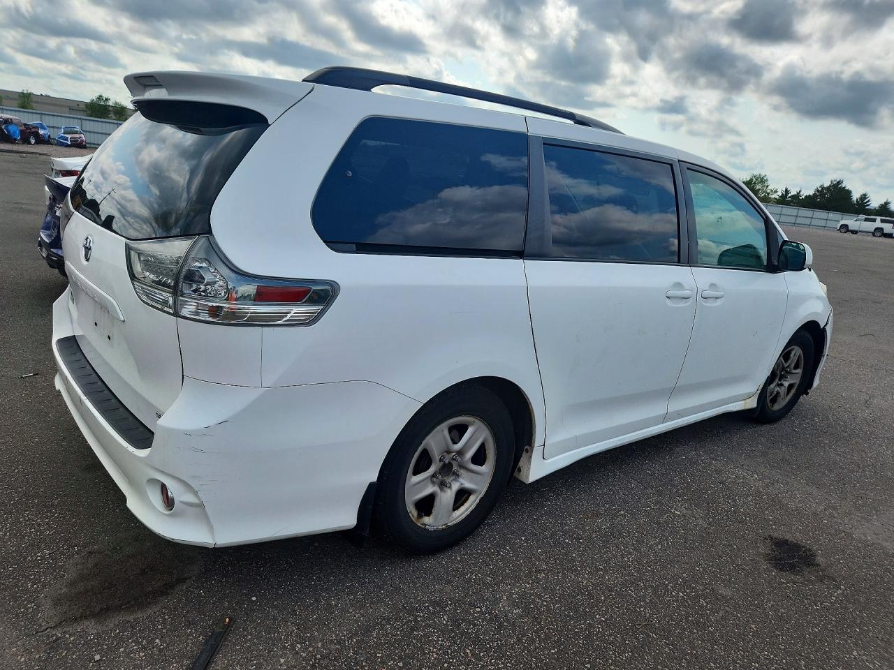 2011 Toyota Sienna Sport White vin: 5TDXK3DC0BS075490