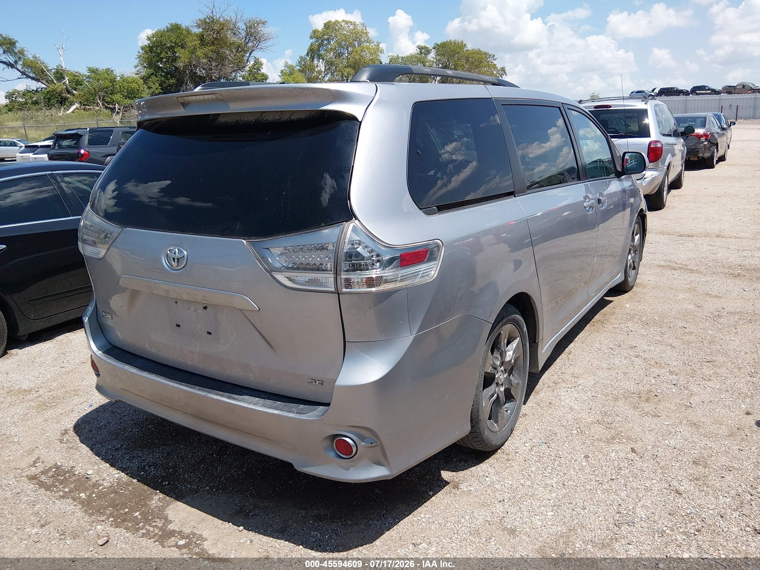 2011 Toyota Sienna Se Серебряный vin: 5TDXK3DC0BS167473