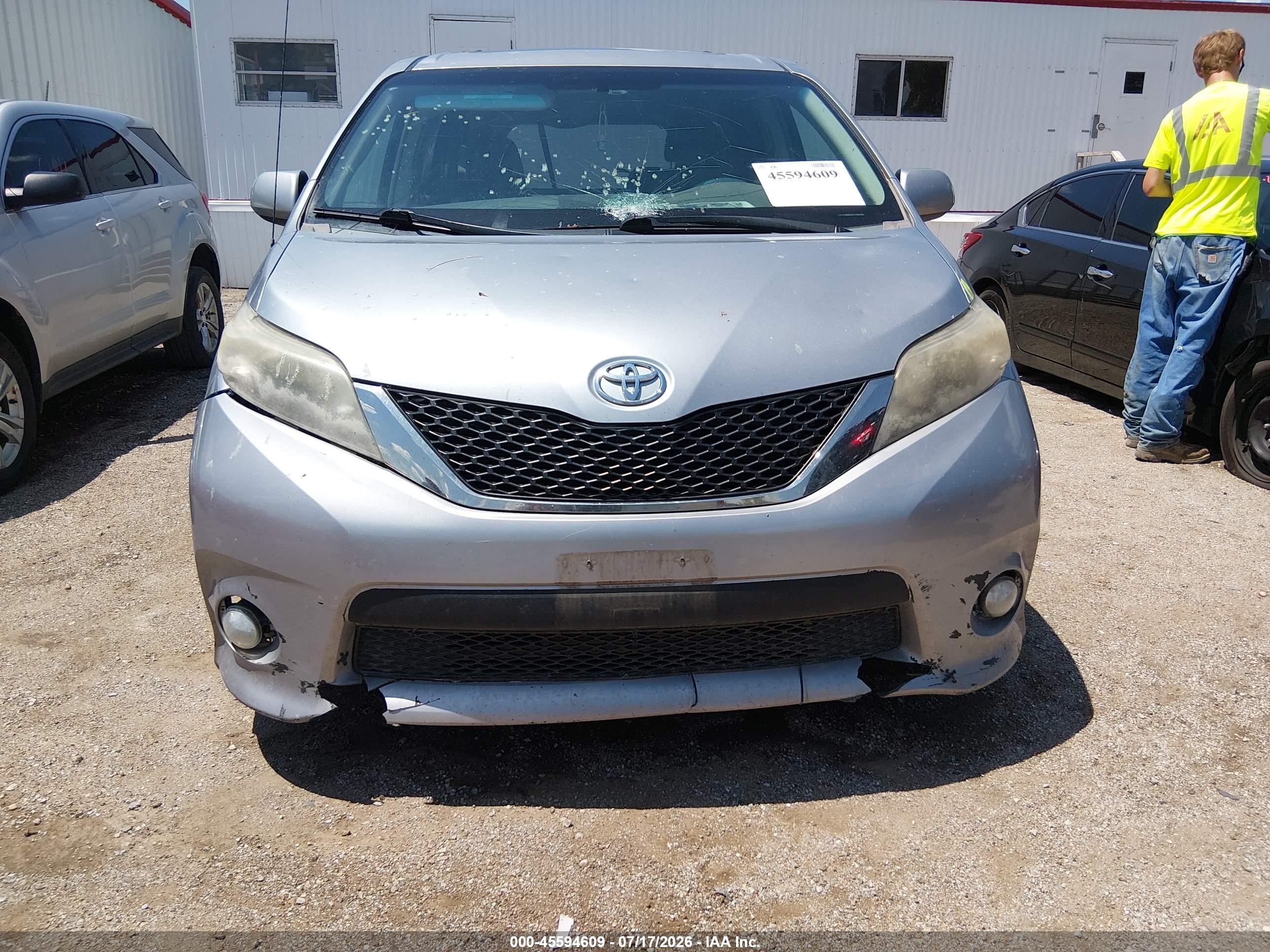 2011 Toyota Sienna Se Серебряный vin: 5TDXK3DC0BS167473