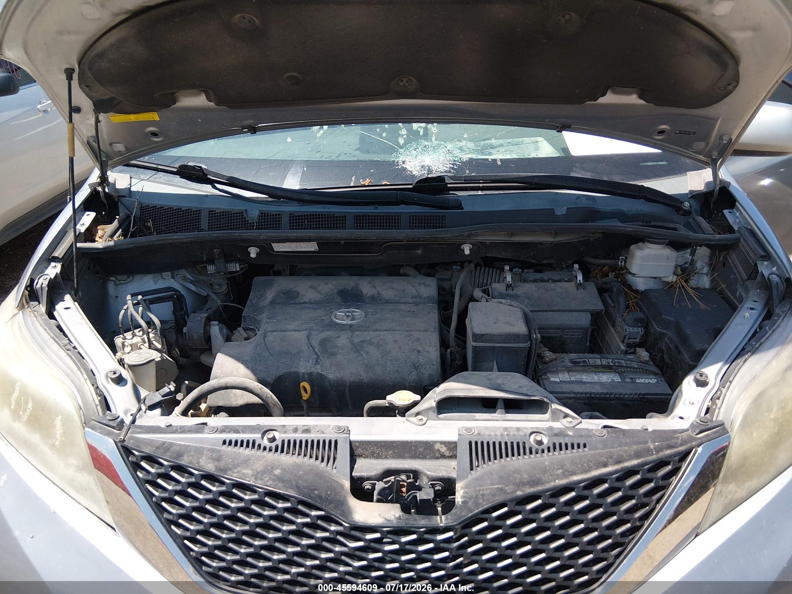 2011 Toyota Sienna Se Серебряный vin: 5TDXK3DC0BS167473