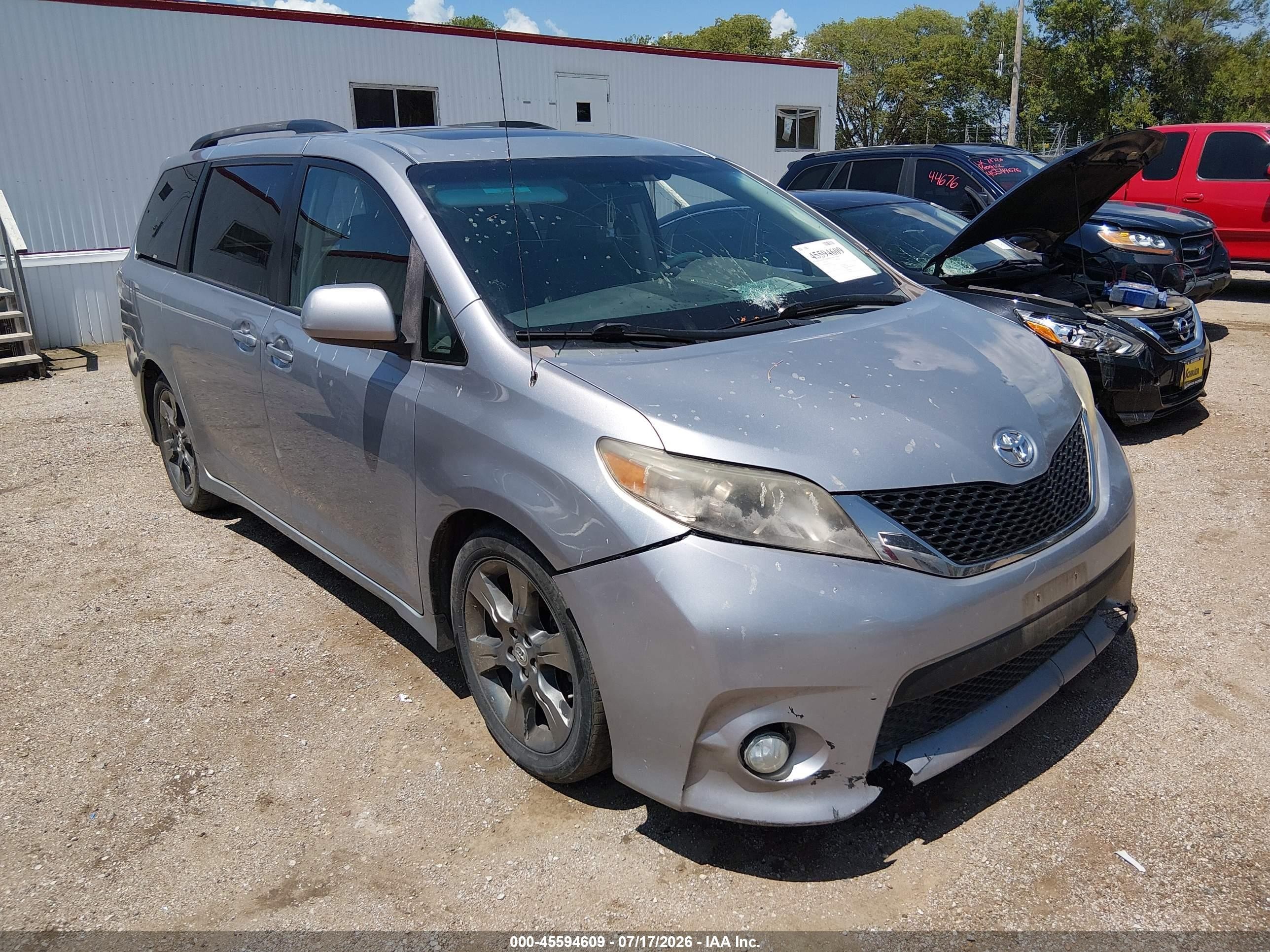 2011 Toyota Sienna Se Серебряный vin: 5TDXK3DC0BS167473