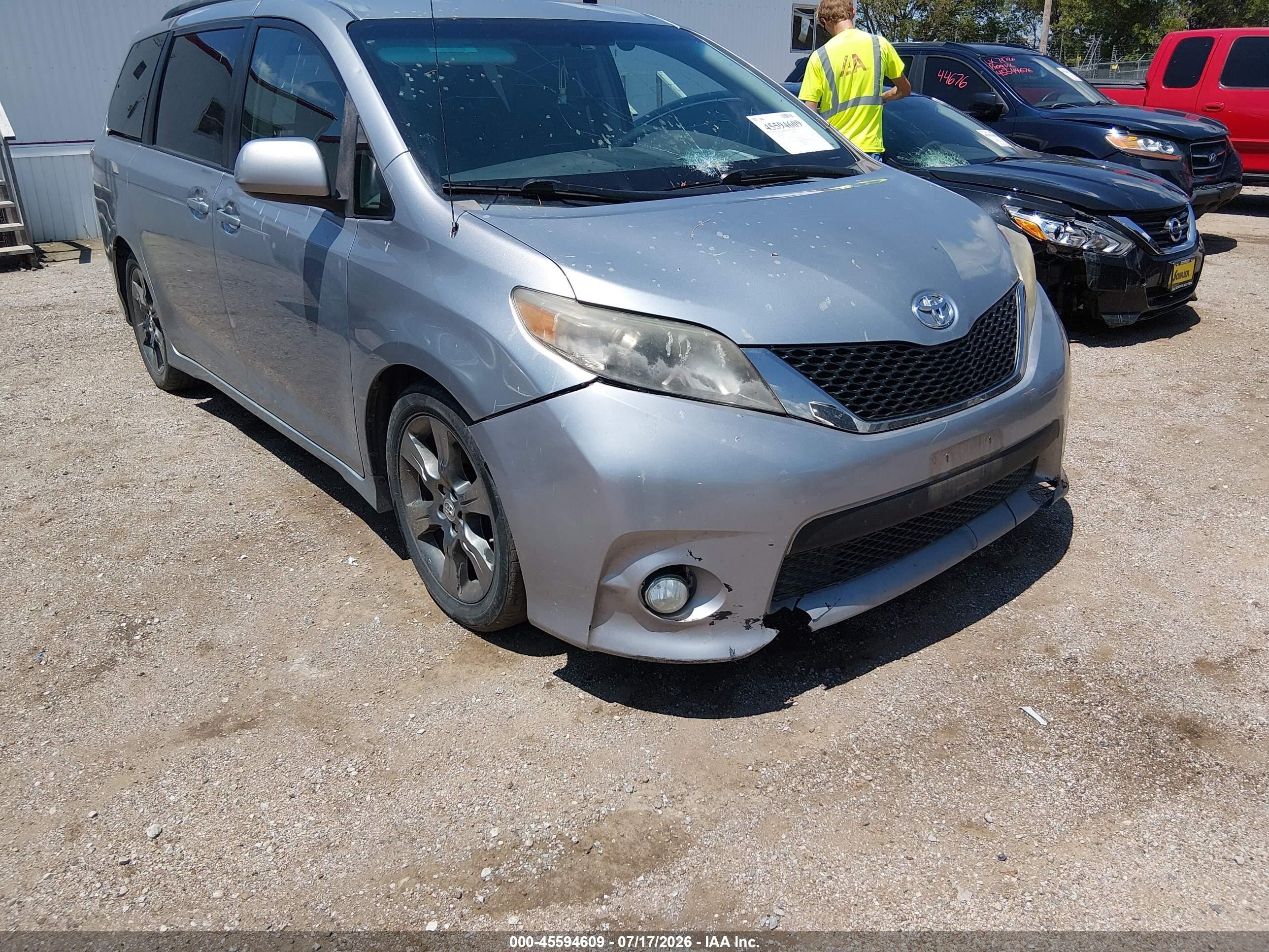 2011 Toyota Sienna Se Серебряный vin: 5TDXK3DC0BS167473