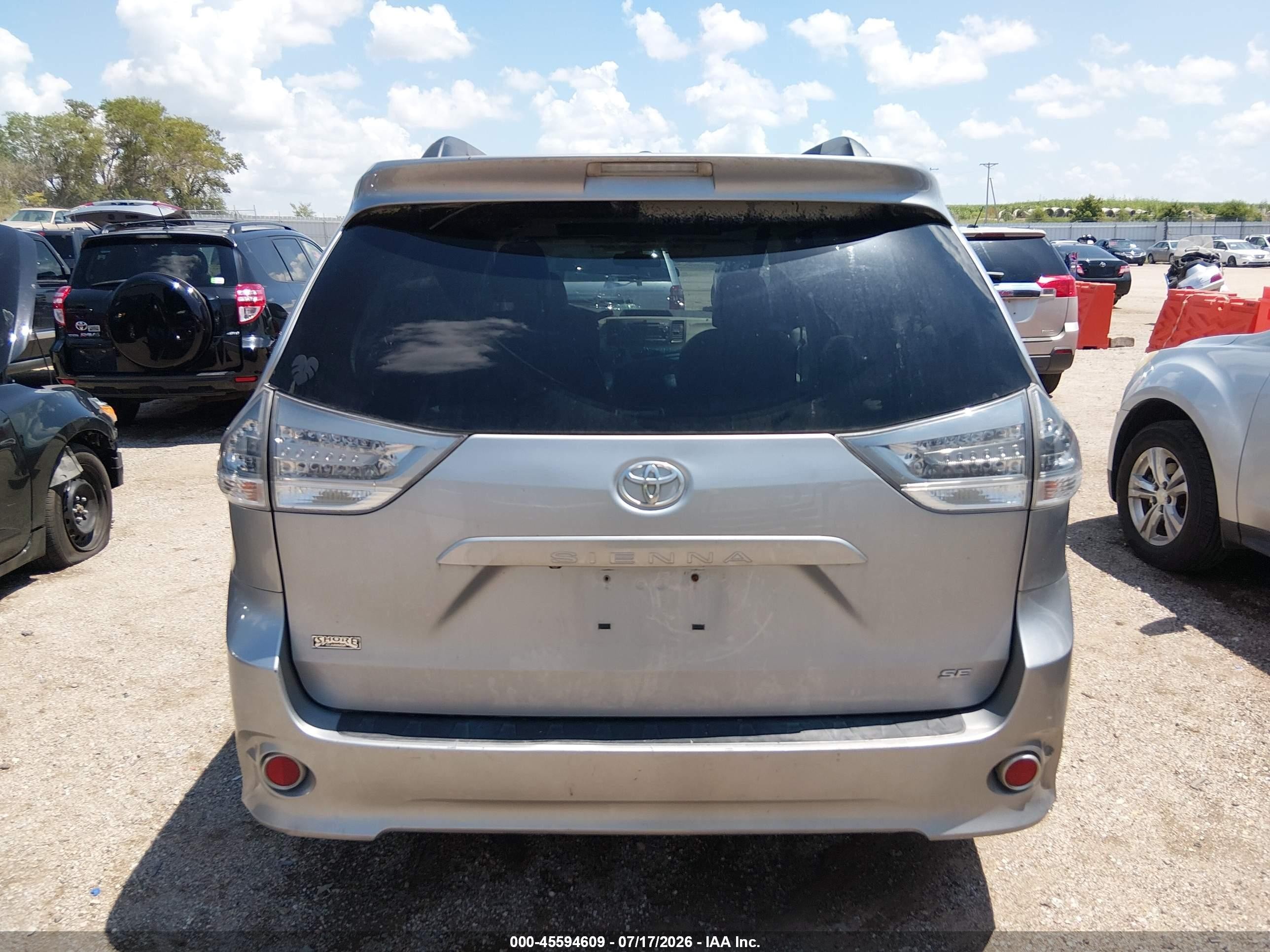 2011 Toyota Sienna Se Серебряный vin: 5TDXK3DC0BS167473