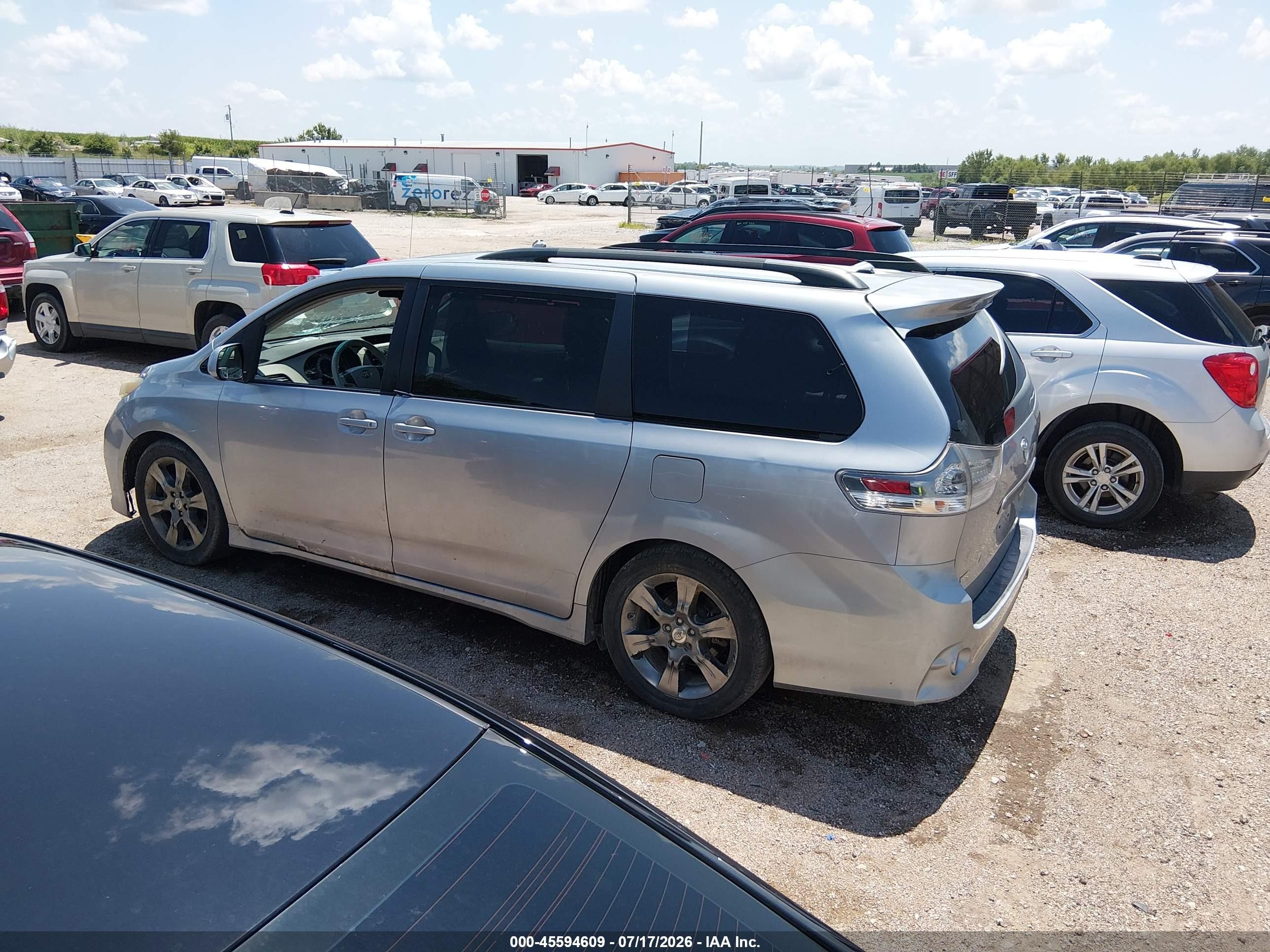 2011 Toyota Sienna Se Серебряный vin: 5TDXK3DC0BS167473