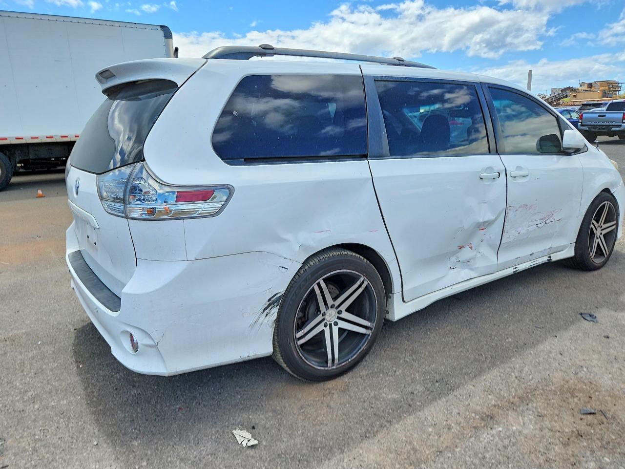 2012 Toyota Sienna Sport White vin: 5TDXK3DC0CS208721