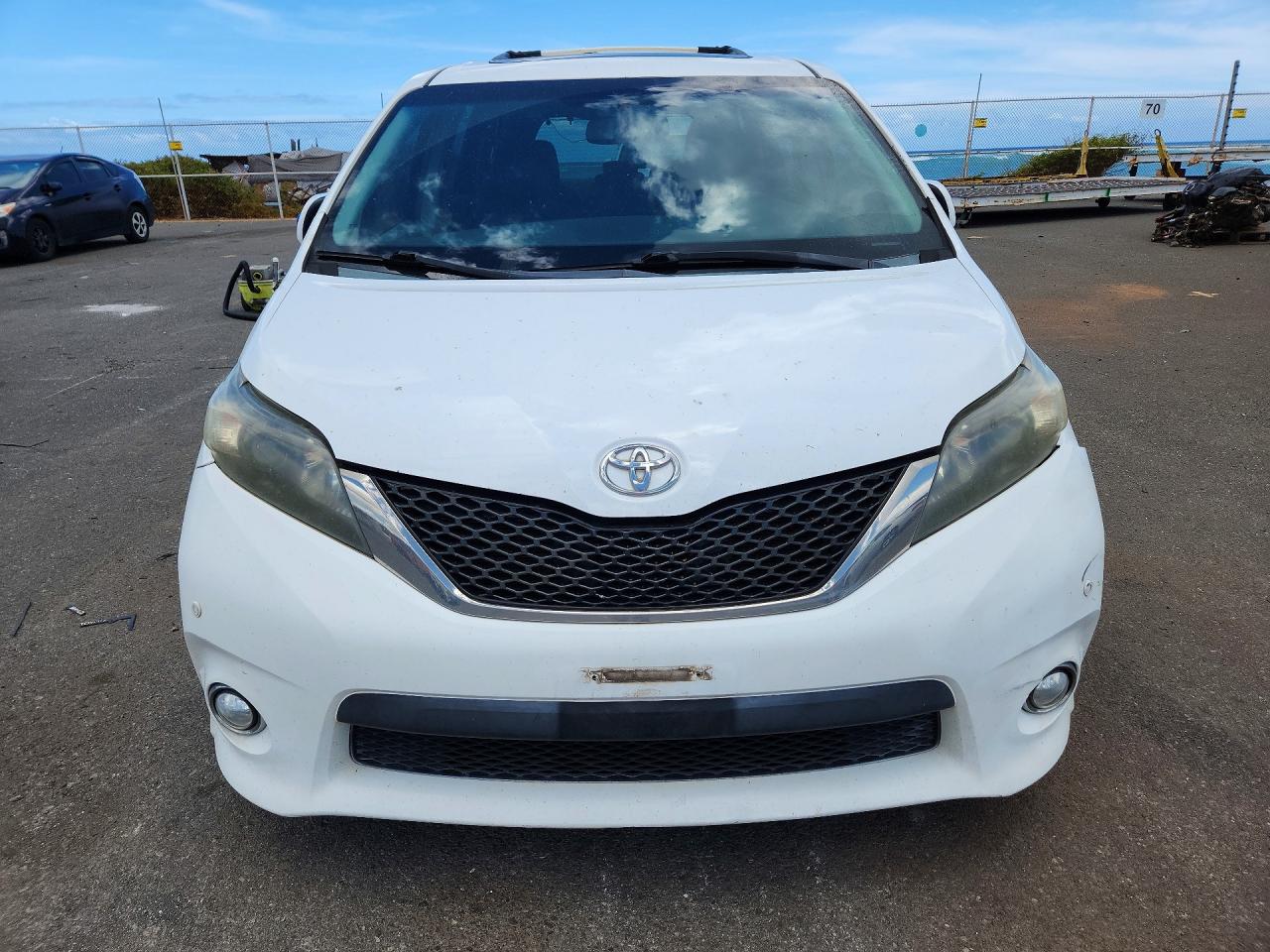 2012 Toyota Sienna Sport White vin: 5TDXK3DC0CS208721