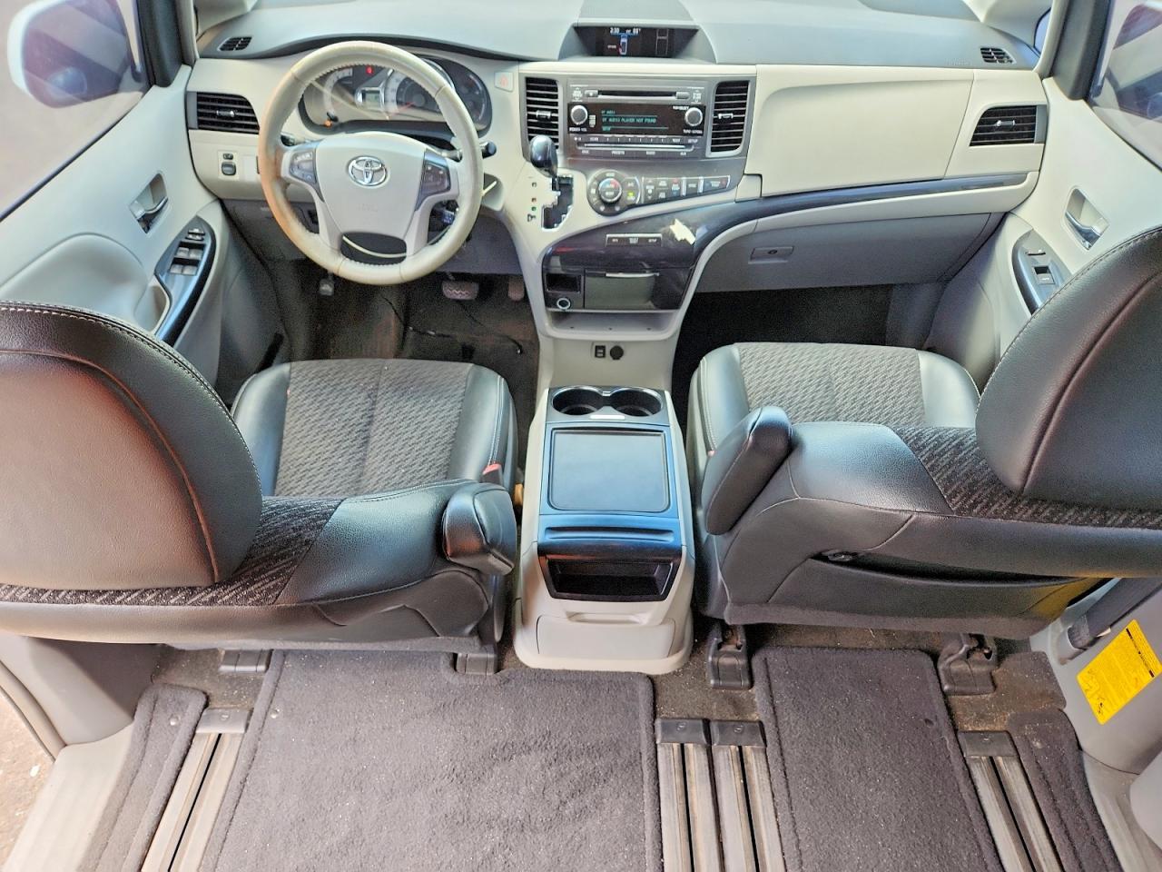 2012 Toyota Sienna Sport White vin: 5TDXK3DC0CS208721