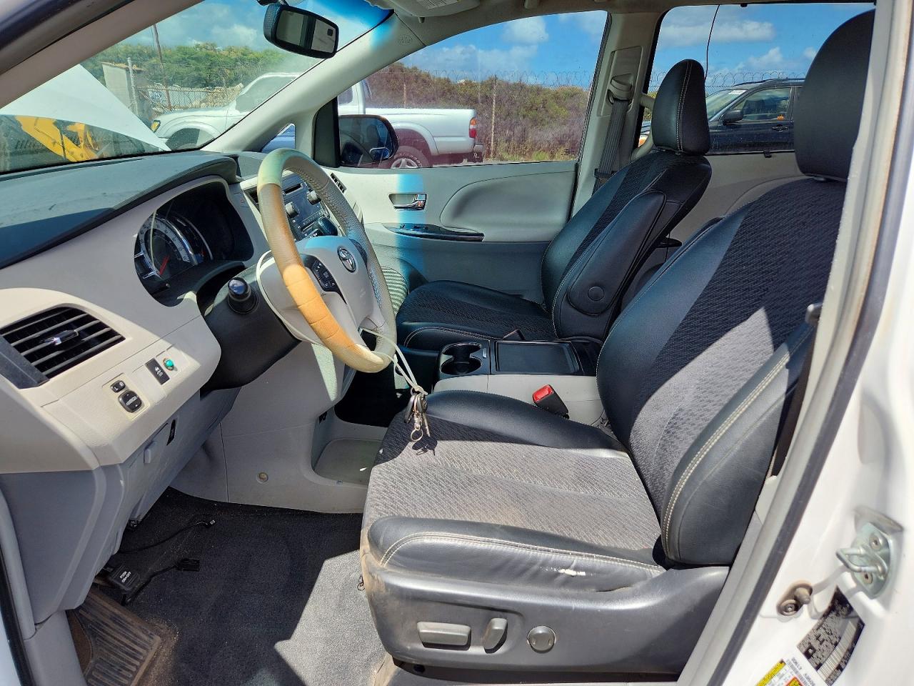 2012 Toyota Sienna Sport White vin: 5TDXK3DC0CS208721