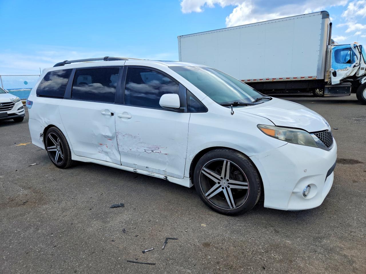 2012 Toyota Sienna Sport White vin: 5TDXK3DC0CS208721
