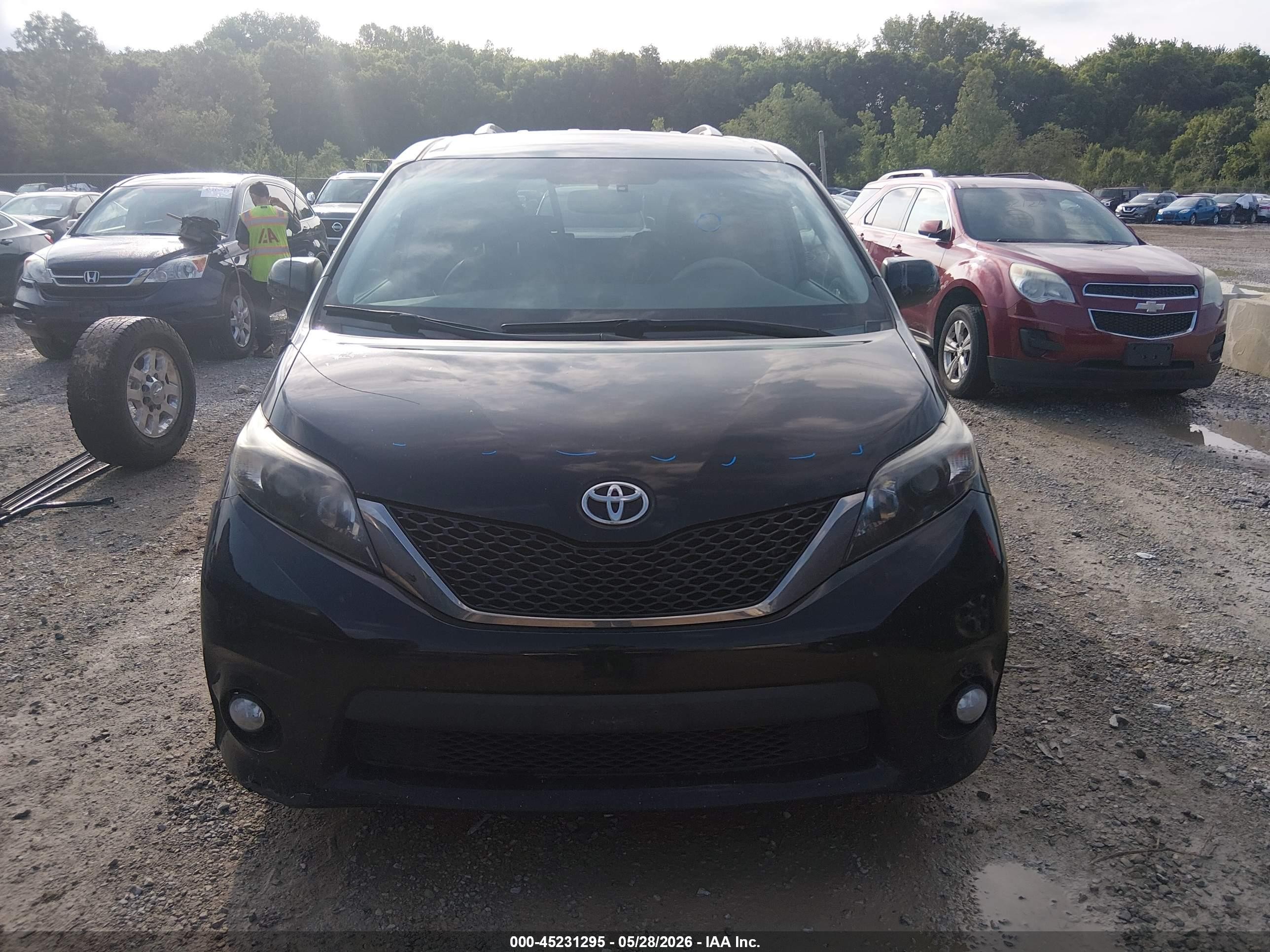 2013 Toyota Sienna Se 8 Passenger Black vin: 5TDXK3DC0DS303605