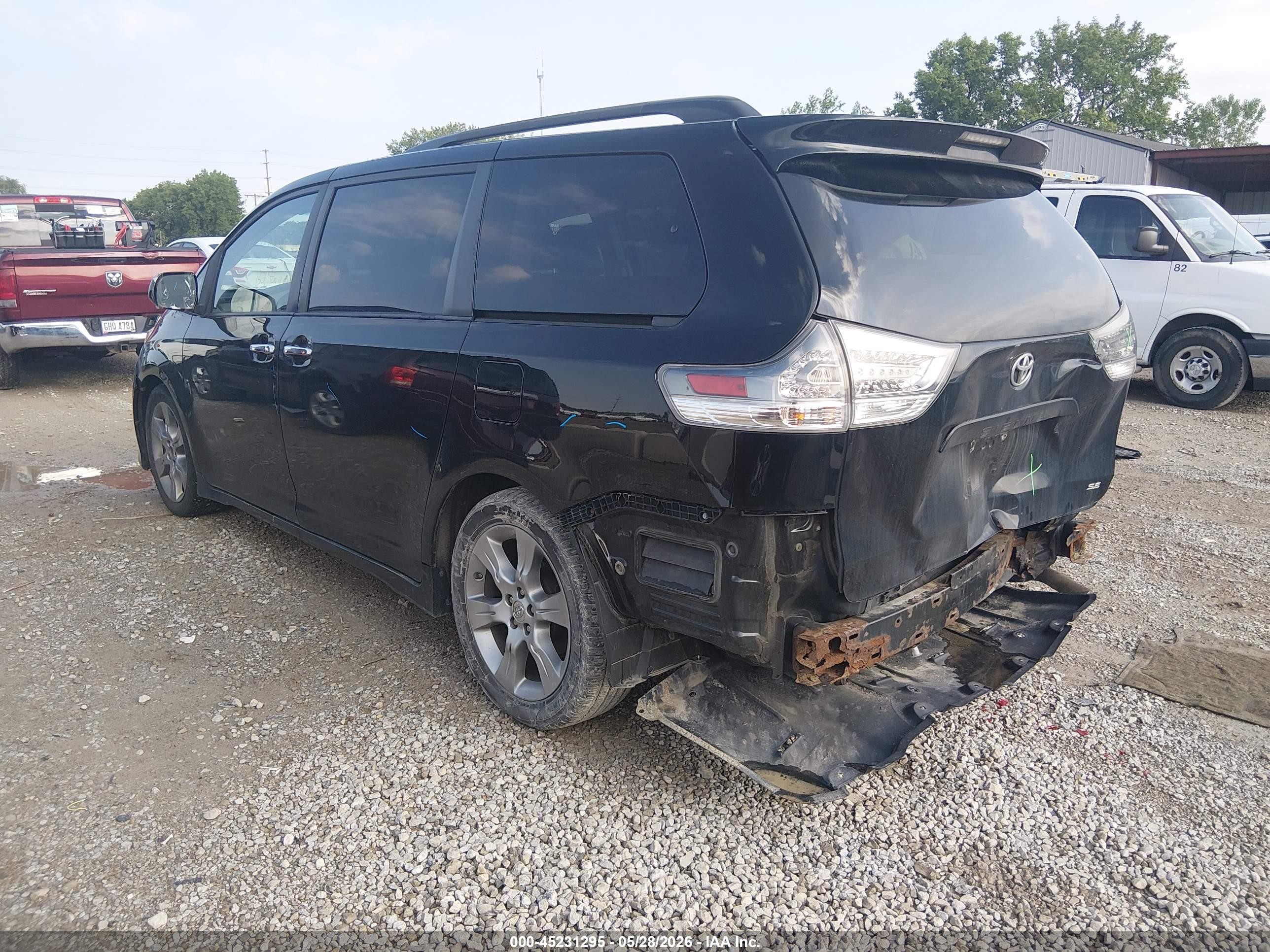 2013 Toyota Sienna Se 8 Passenger Black vin: 5TDXK3DC0DS303605