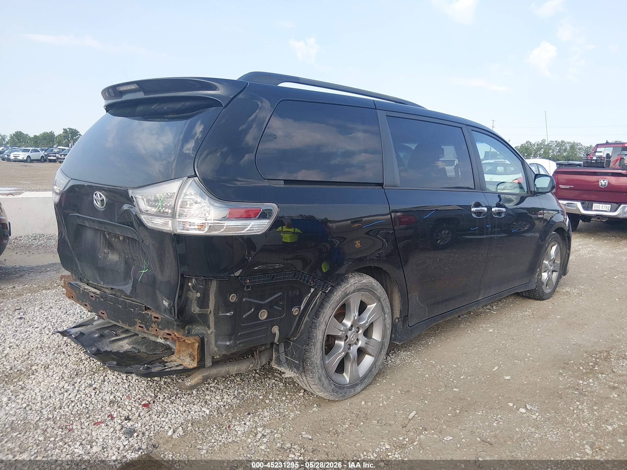 2013 Toyota Sienna Se 8 Passenger Black vin: 5TDXK3DC0DS303605
