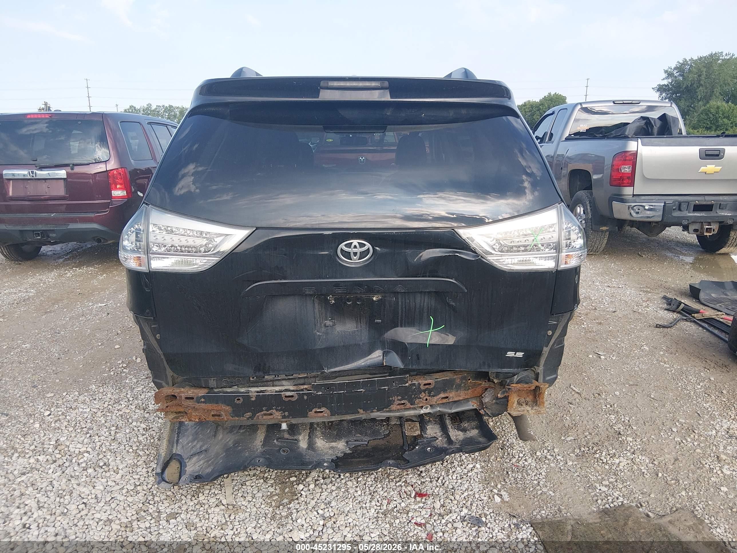 2013 Toyota Sienna Se 8 Passenger Black vin: 5TDXK3DC0DS303605