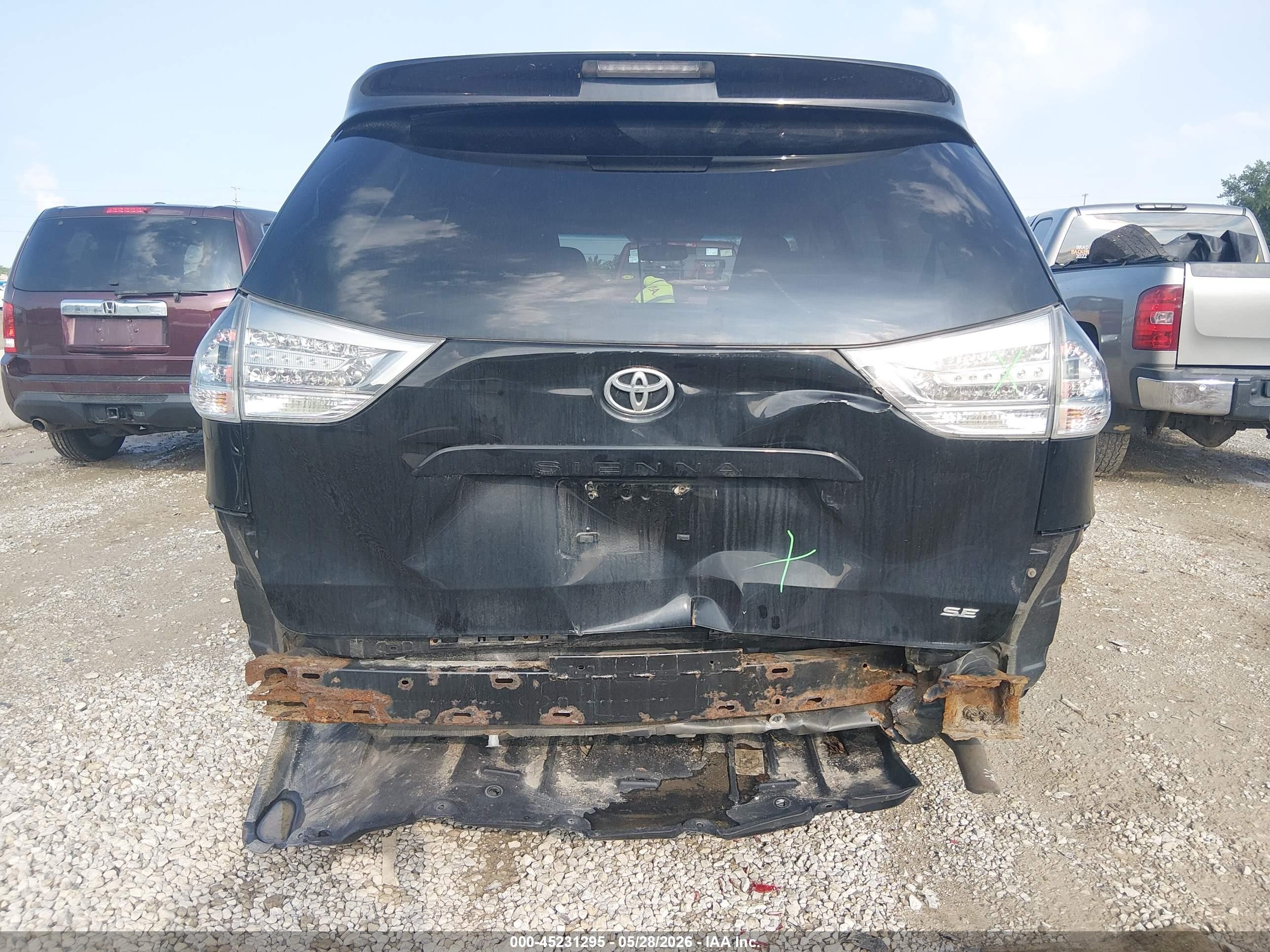2013 Toyota Sienna Se 8 Passenger Black vin: 5TDXK3DC0DS303605