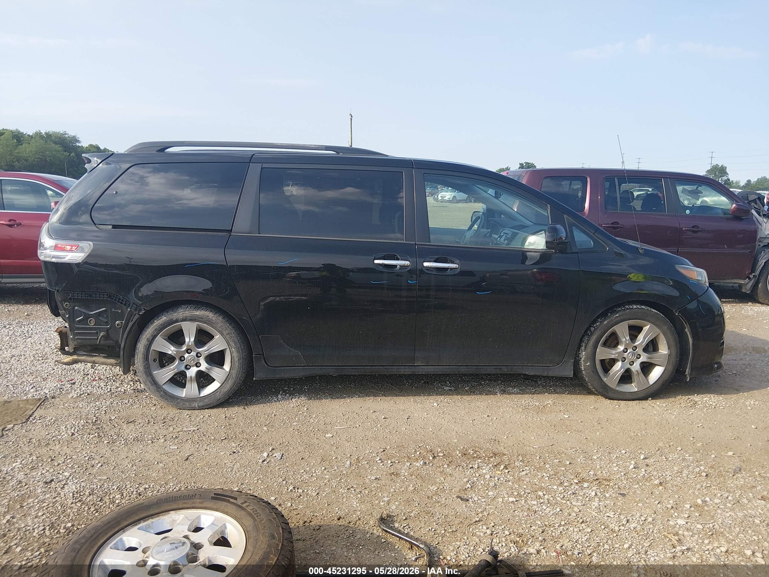 2013 Toyota Sienna Se 8 Passenger Black vin: 5TDXK3DC0DS303605