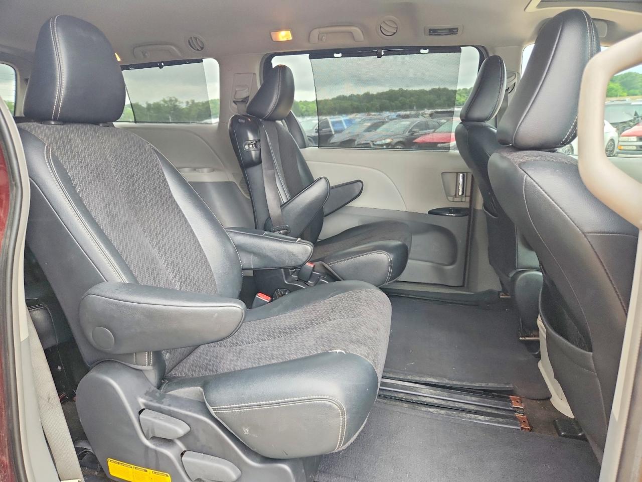 2013 Toyota Sienna Sport Burgundy vin: 5TDXK3DC0DS315219