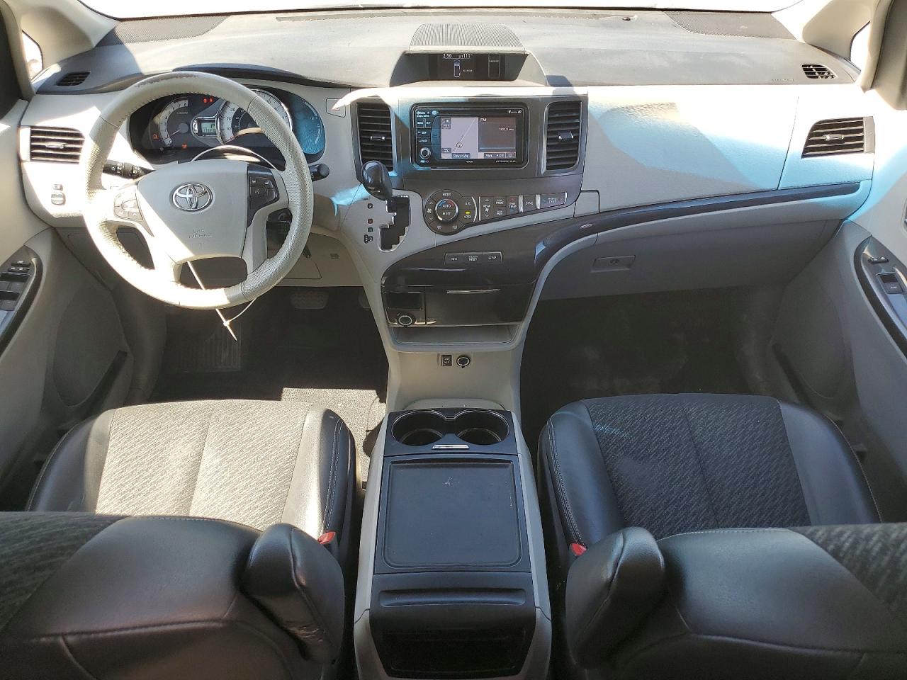 2014 Toyota Sienna Sport White vin: 5TDXK3DC0ES447690