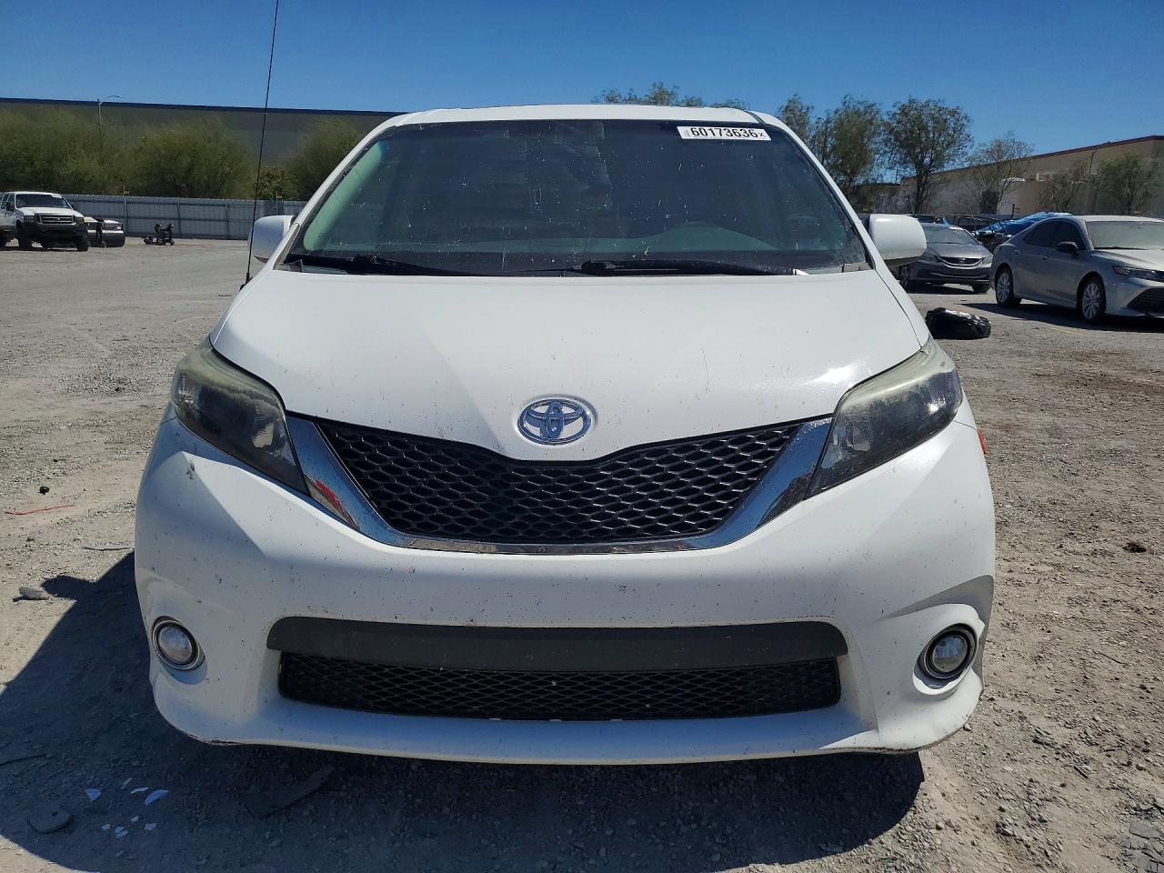 2014 Toyota Sienna Sport White vin: 5TDXK3DC0ES447690