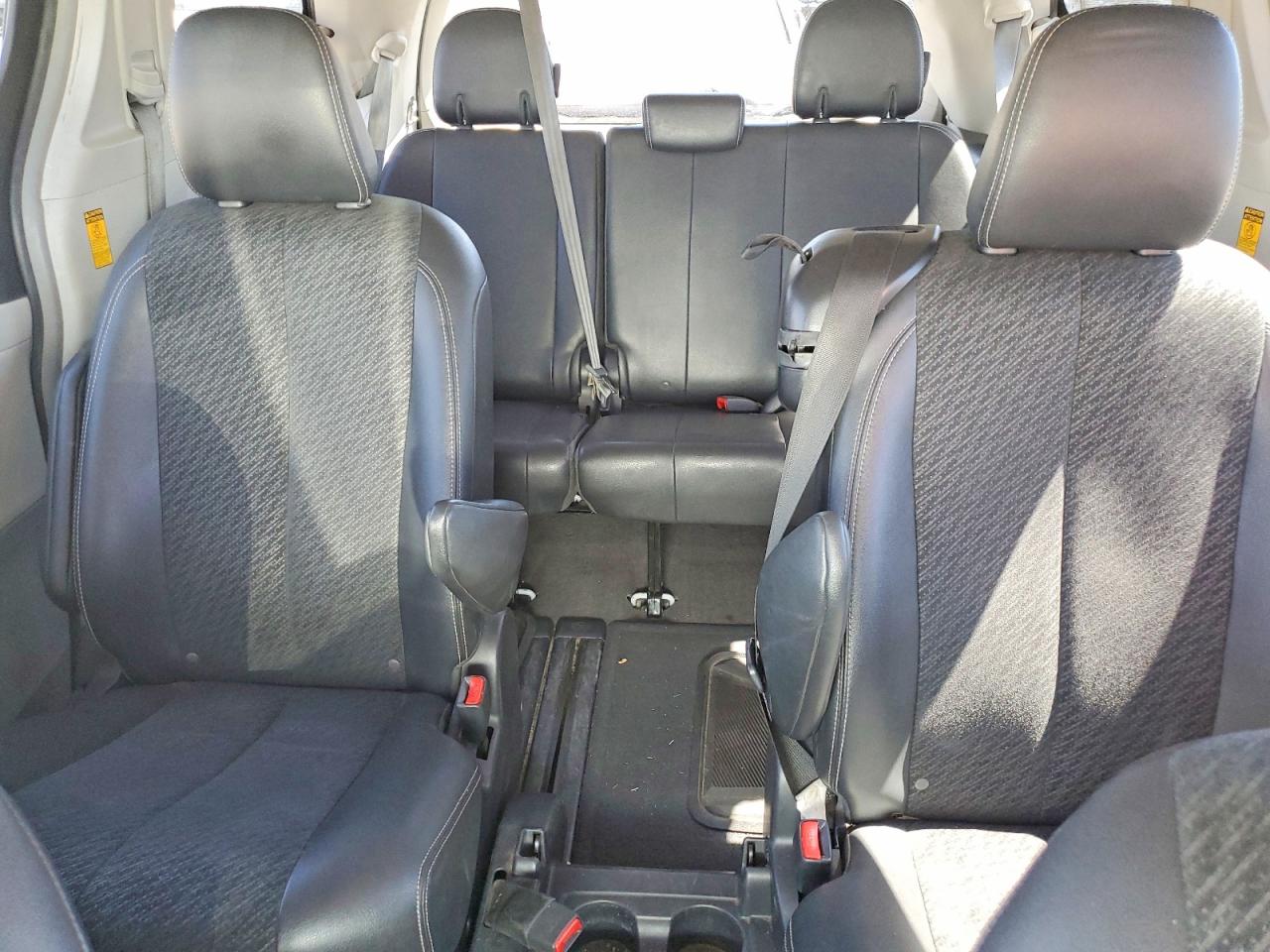 2014 Toyota Sienna Sport White vin: 5TDXK3DC0ES447690