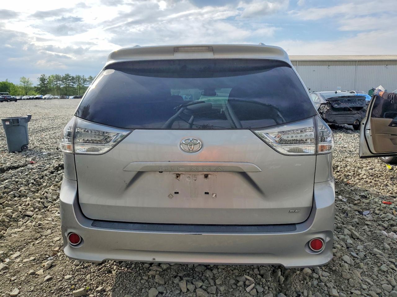2015 Toyota Sienna Sport Silver vin: 5TDXK3DC0FS558189