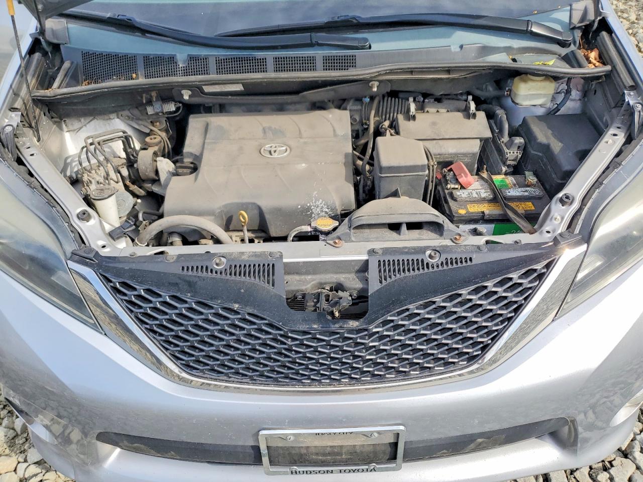 2015 Toyota Sienna Sport Silver vin: 5TDXK3DC0FS558189