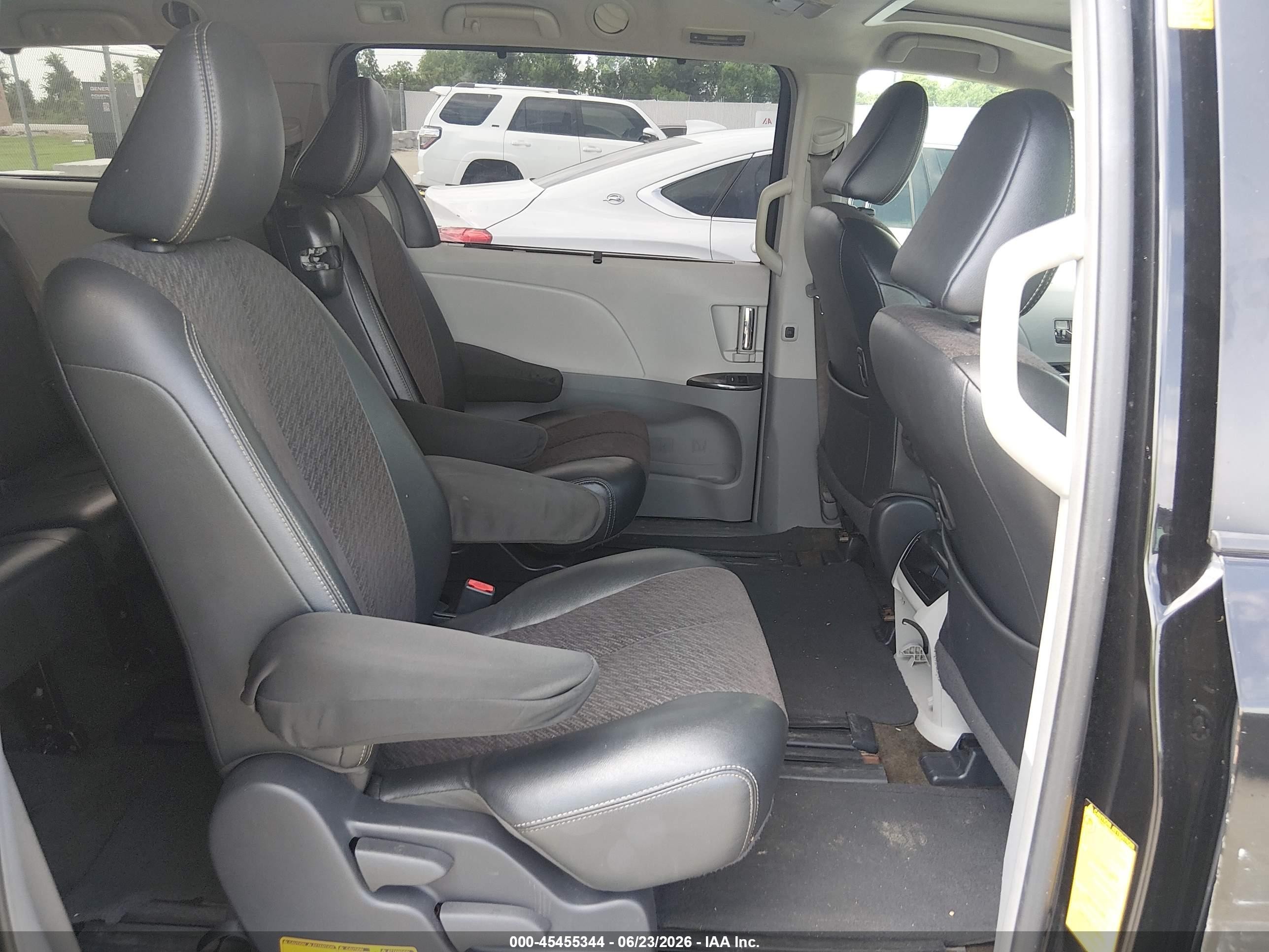2012 Toyota Sienna Se 8 Passenger Черный vin: 5TDXK3DC1CS188270